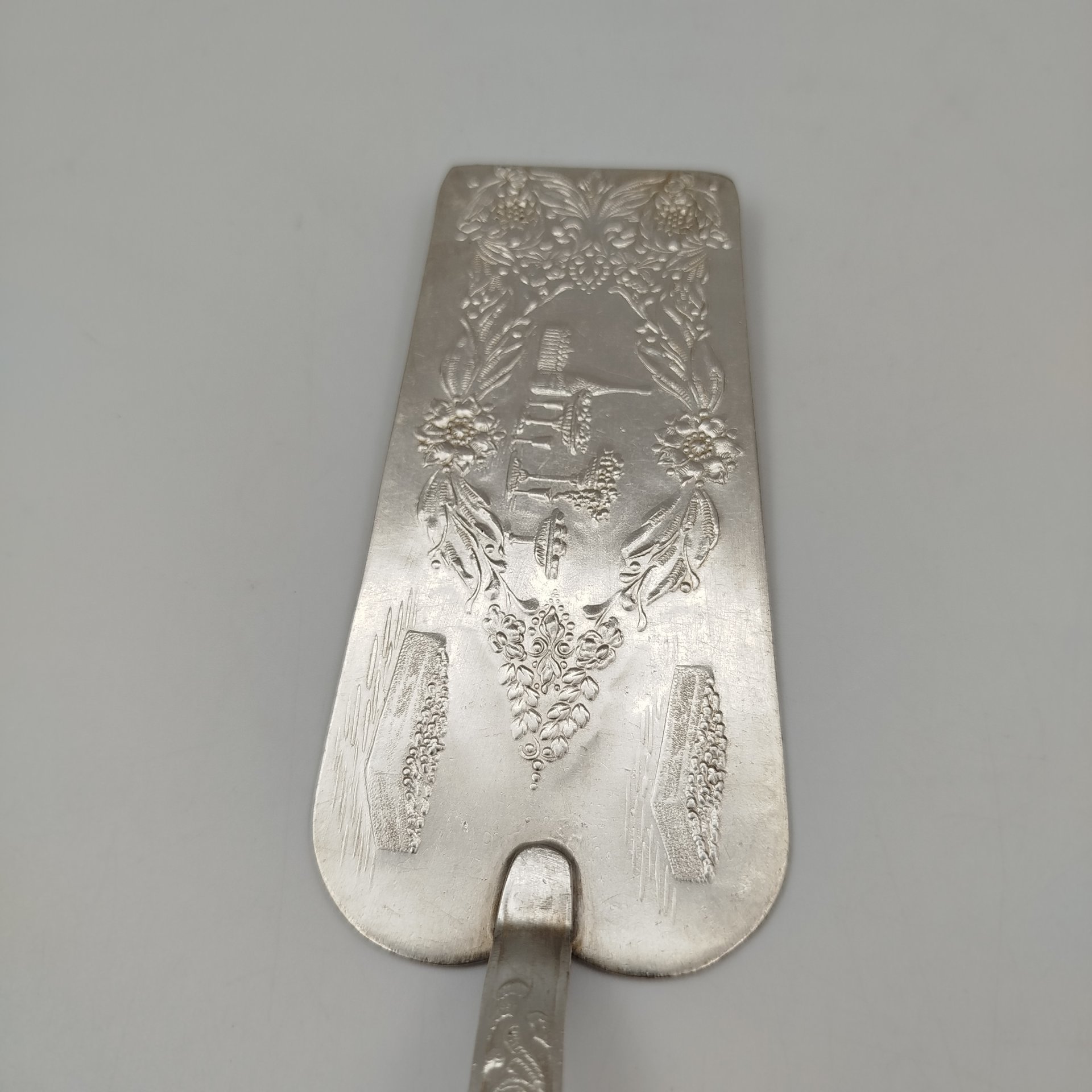 Сервирочная лопатка "Изобилие" ("Праздник"), мНЦ (медь-никель-цинк), Кольчугинский завод цветных металлов, СССР, 1930-1950 гг.