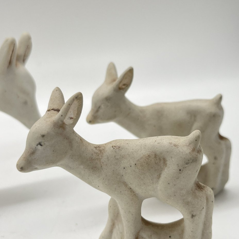 Набор керамических игрушек в виде оленихи и двух оленят, серия "Звери нашего леса", бисквит, Турыгинский фарфоровый завод артели «Художественная керамика» (Гжель), СССР, 1950-1960 гг.