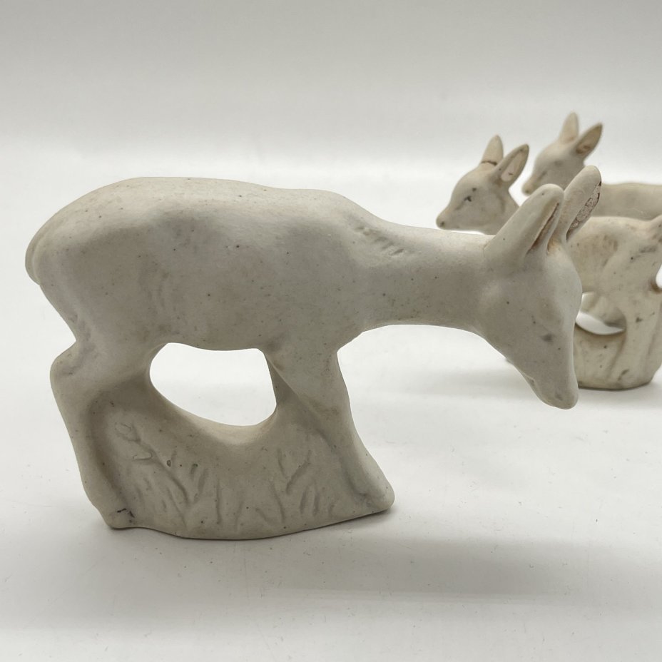 Набор керамических игрушек в виде оленихи и двух оленят, серия "Звери нашего леса", бисквит, Турыгинский фарфоровый завод артели «Художественная керамика» (Гжель), СССР, 1950-1960 гг.