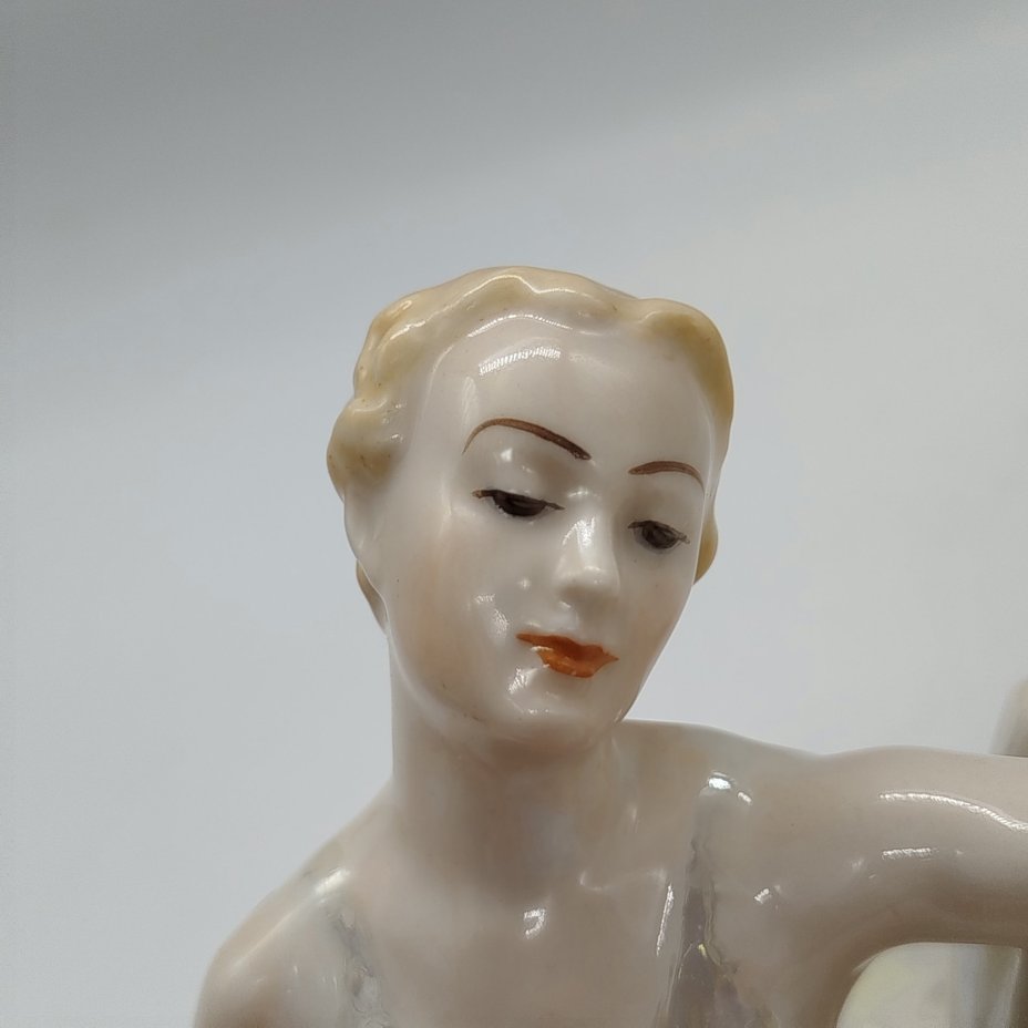 Статуэтка «Умирающий лебедь», скульптор Сычёв В.И., Ленинградский завод фарфоровых изделий (ЛЗФИ)