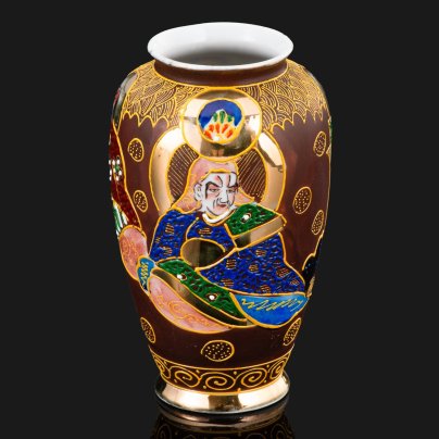 Ваза миниатюрная "Архаты", выполненная в стилистике Сацума (Satsuma), фарфор, роспись, золочение, Япония, 1980-1990 гг.