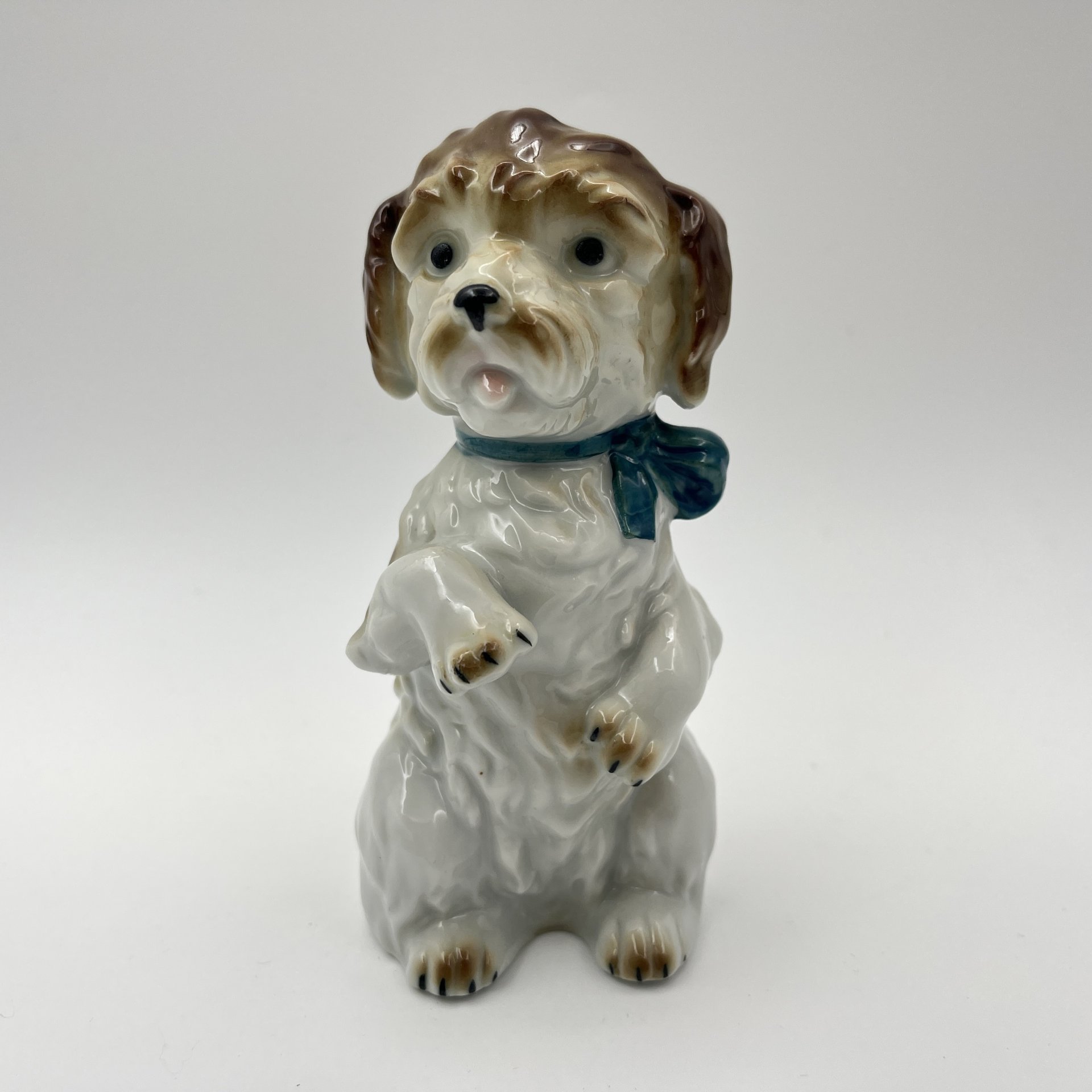 Статуэтка "Собачка на задних лапах"