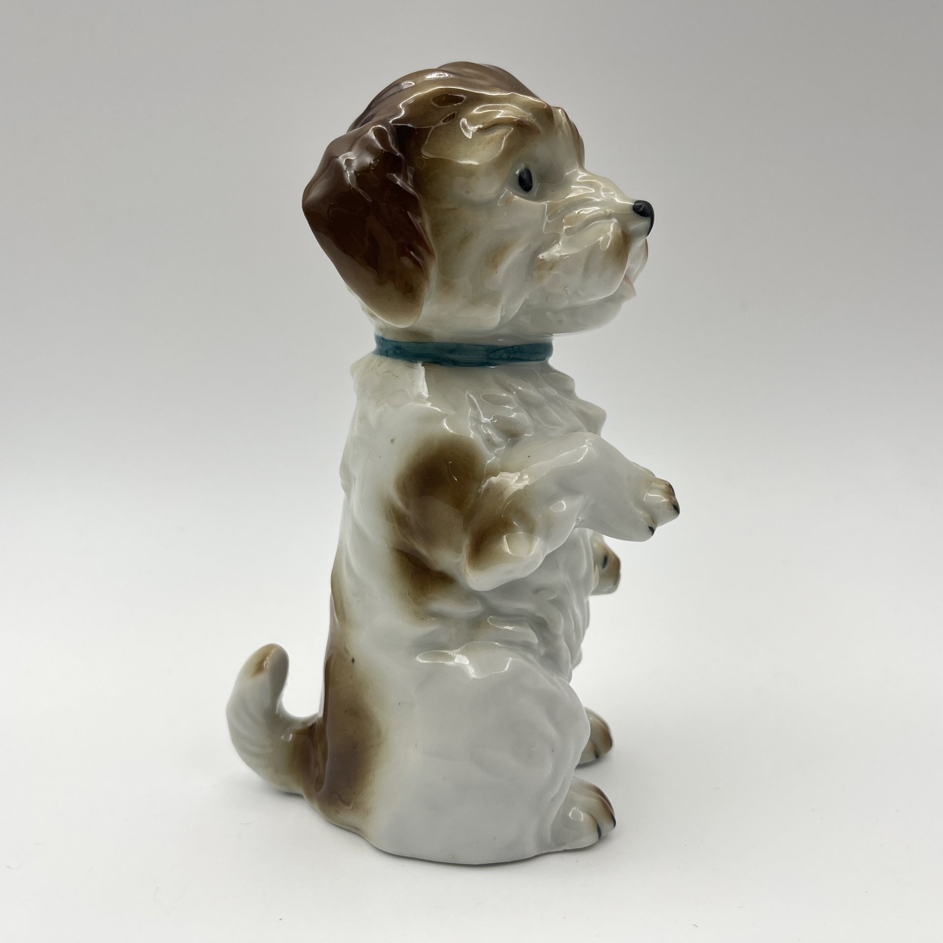 Статуэтка "Собачка на задних лапах"