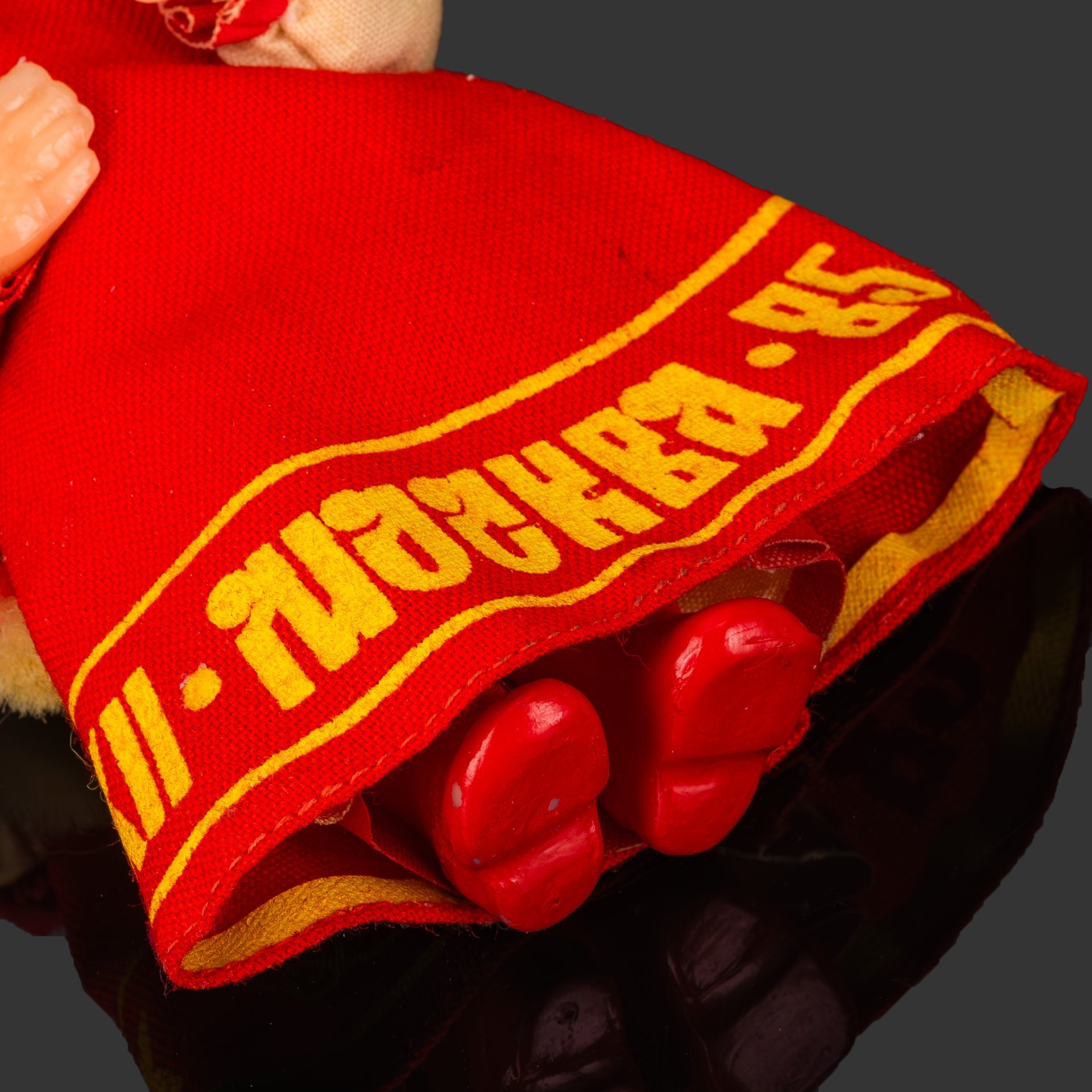 Кукла сувенирная "Катюша", автор М. Веременко (талисман 12 Всемирного фестиваля молодежи и студентов в Москве), пластик, текстиль, искусственные волосы, роспись, СССР, 1985 г.