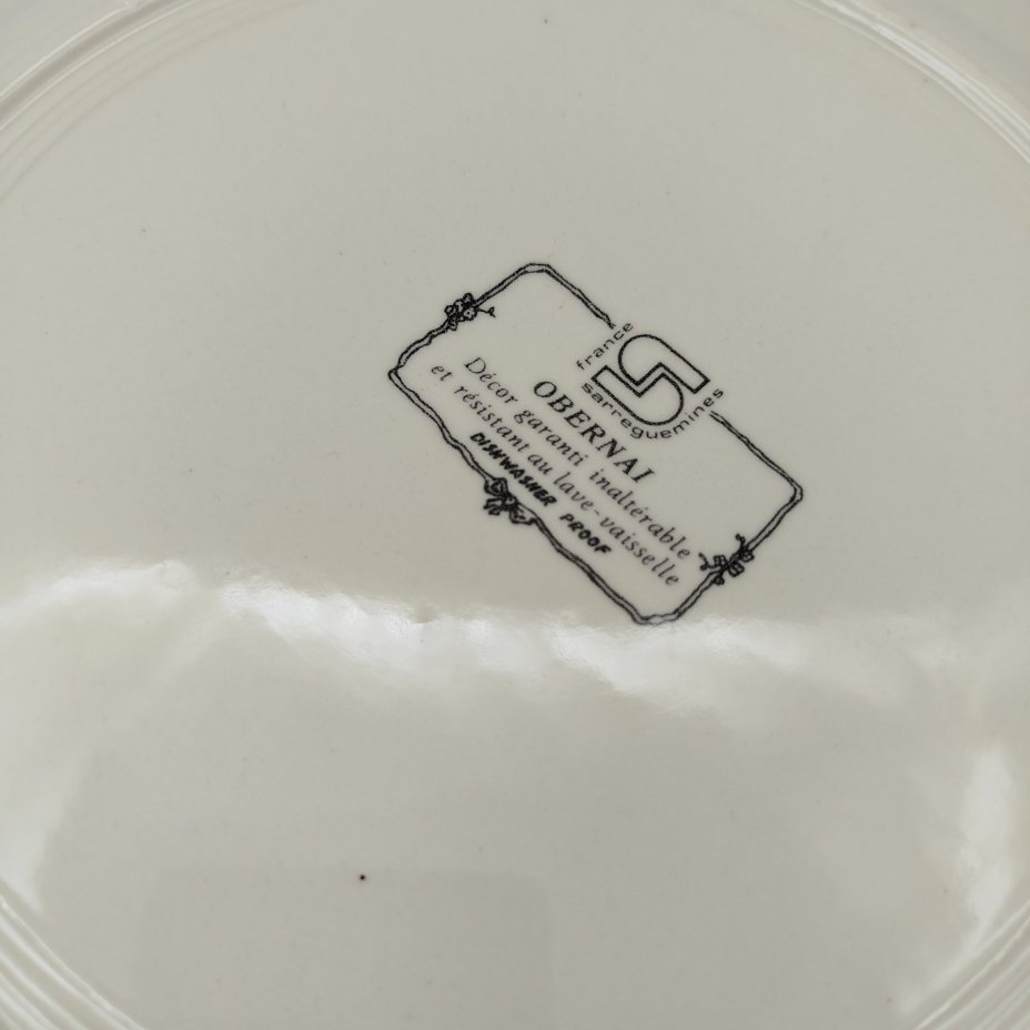 Блюдо декоративное с изображением девушки в национальном костюме, фаянс, деколь, Sarreguemines (Саргемин), Франция, 1974-2000 гг.