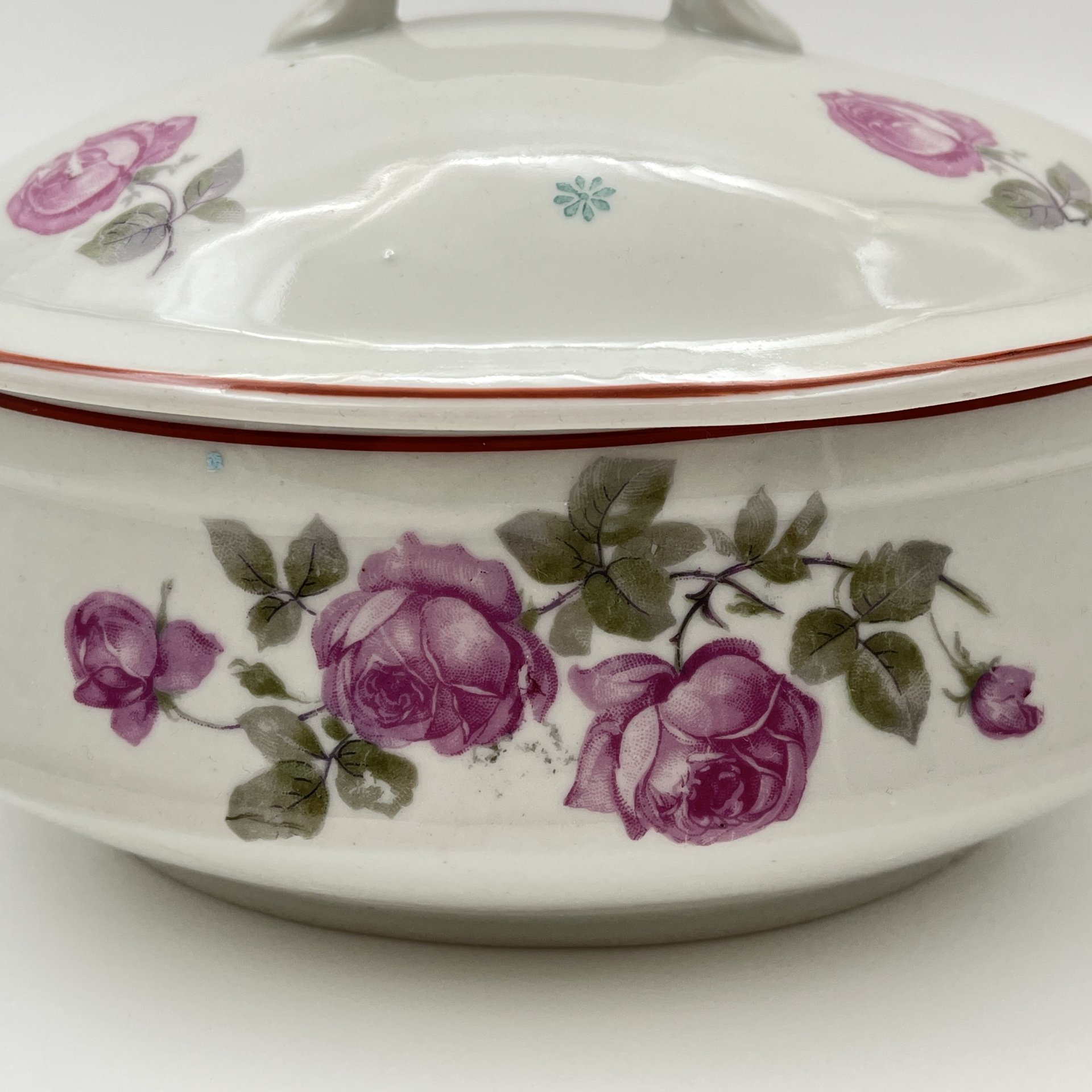 Террина (для горячих блюд) с декором в виде роз, фаянс, деколь, обводка, Дулевский фарфоровый завод (Дулёво), СССР, 1926-1931 гг.