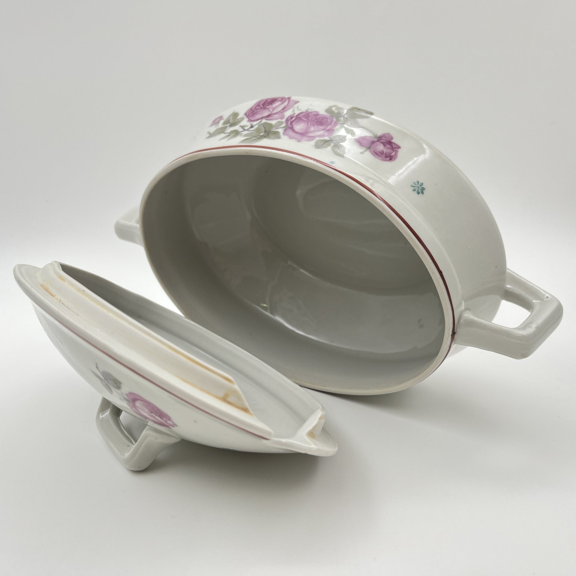 Террина (для горячих блюд) с декором в виде роз, фаянс, деколь, обводка, Дулевский фарфоровый завод (Дулёво), СССР, 1926-1931 гг.