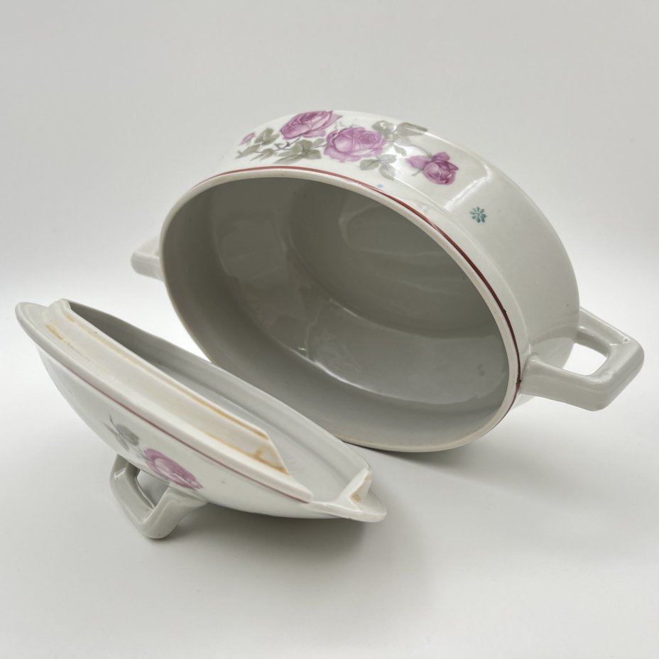 Террина (для горячих блюд) с декором в виде роз, фаянс, деколь, обводка, Дулевский фарфоровый завод (Дулёво), СССР, 1926-1931 гг.