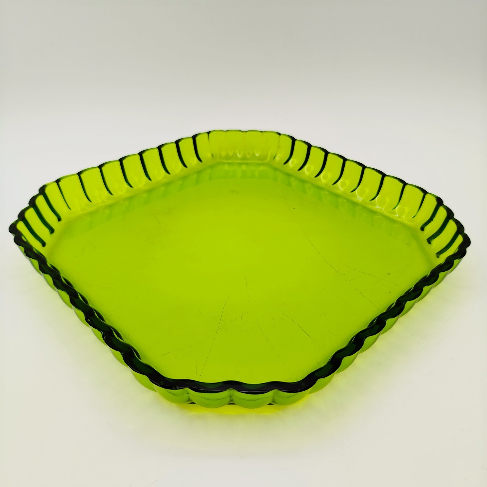 Поднос (блюдо) зеленого цвета