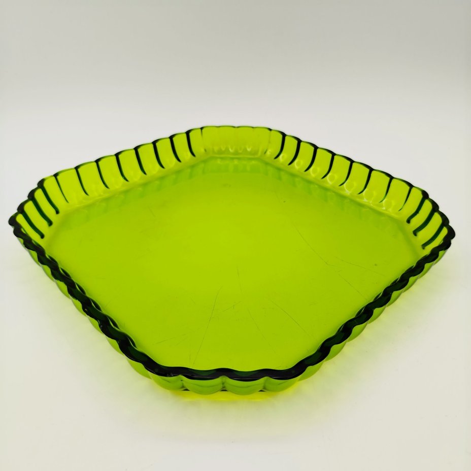 Поднос (блюдо) зеленого цвета