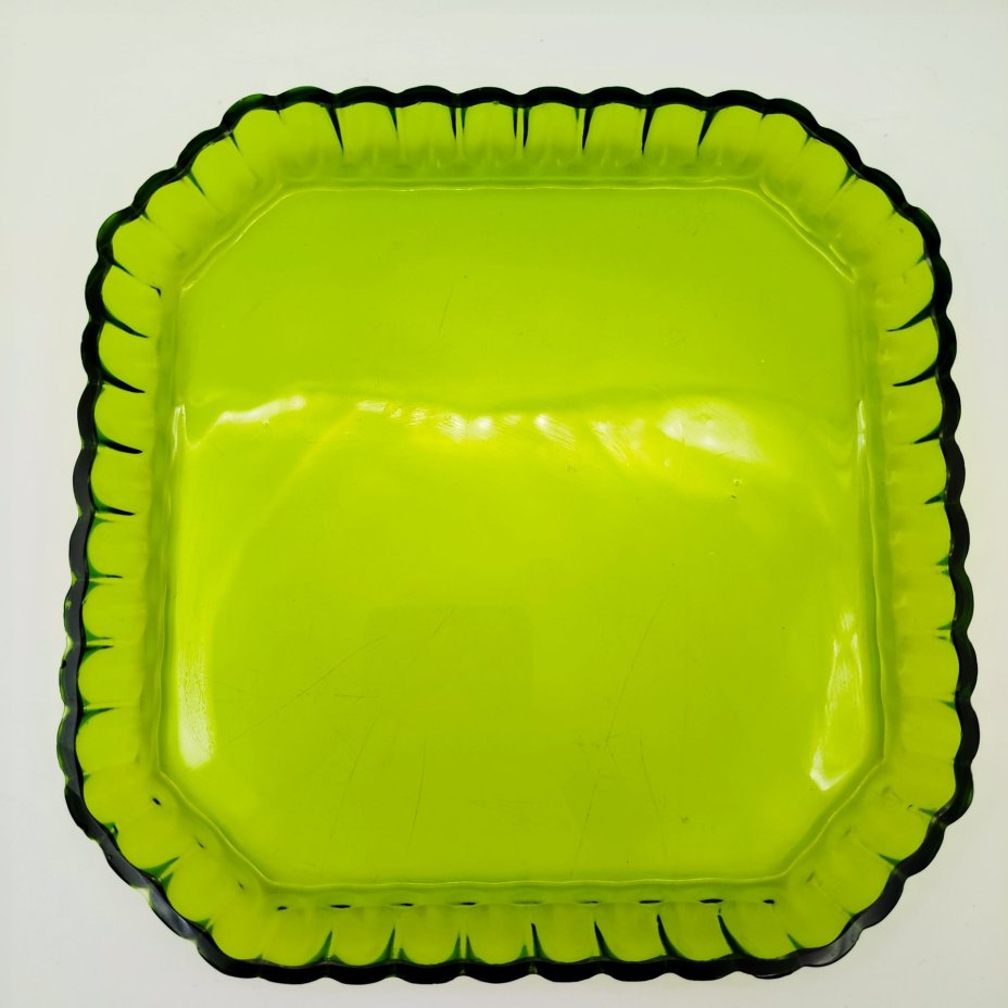 Поднос (блюдо) зеленого цвета