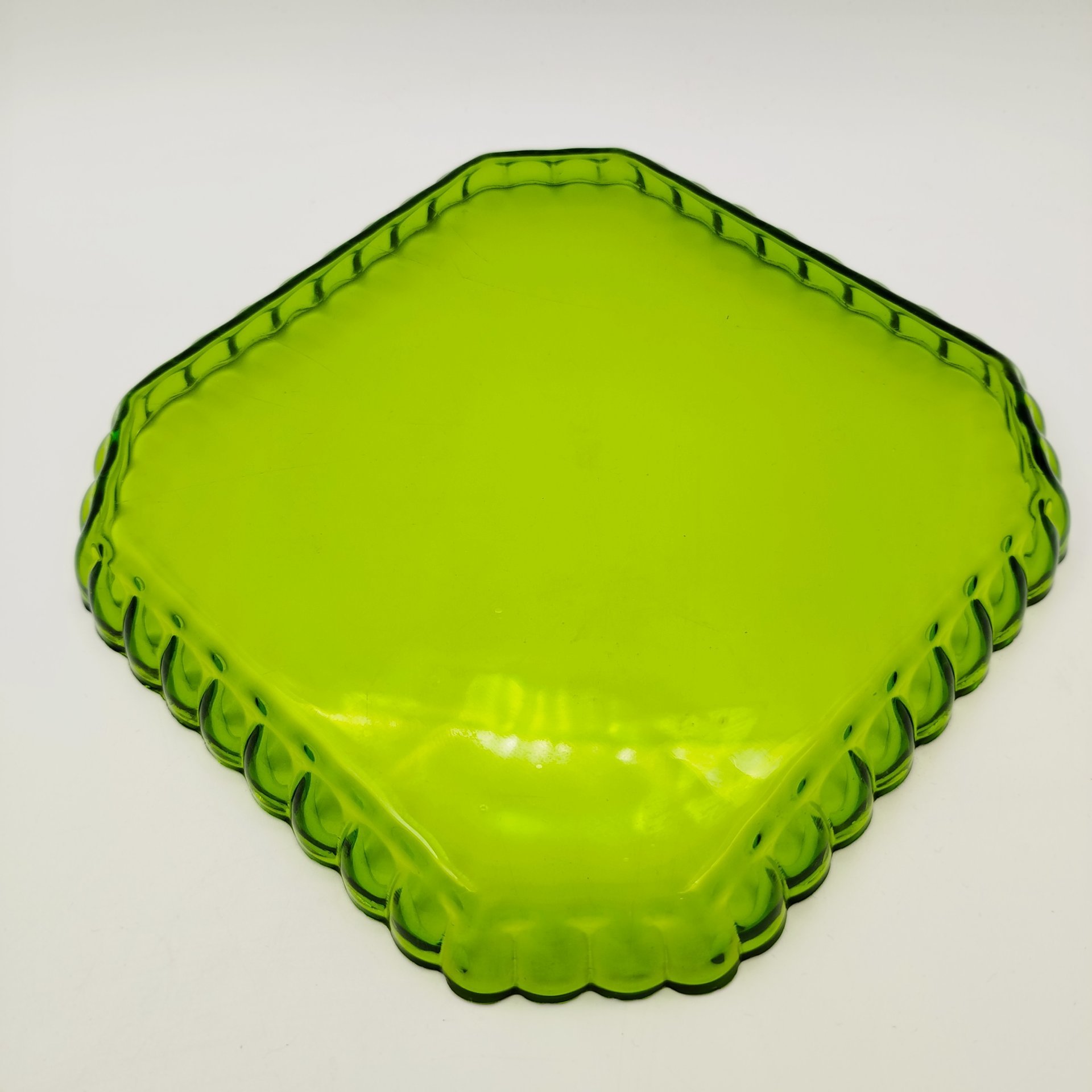 Поднос (блюдо) зеленого цвета