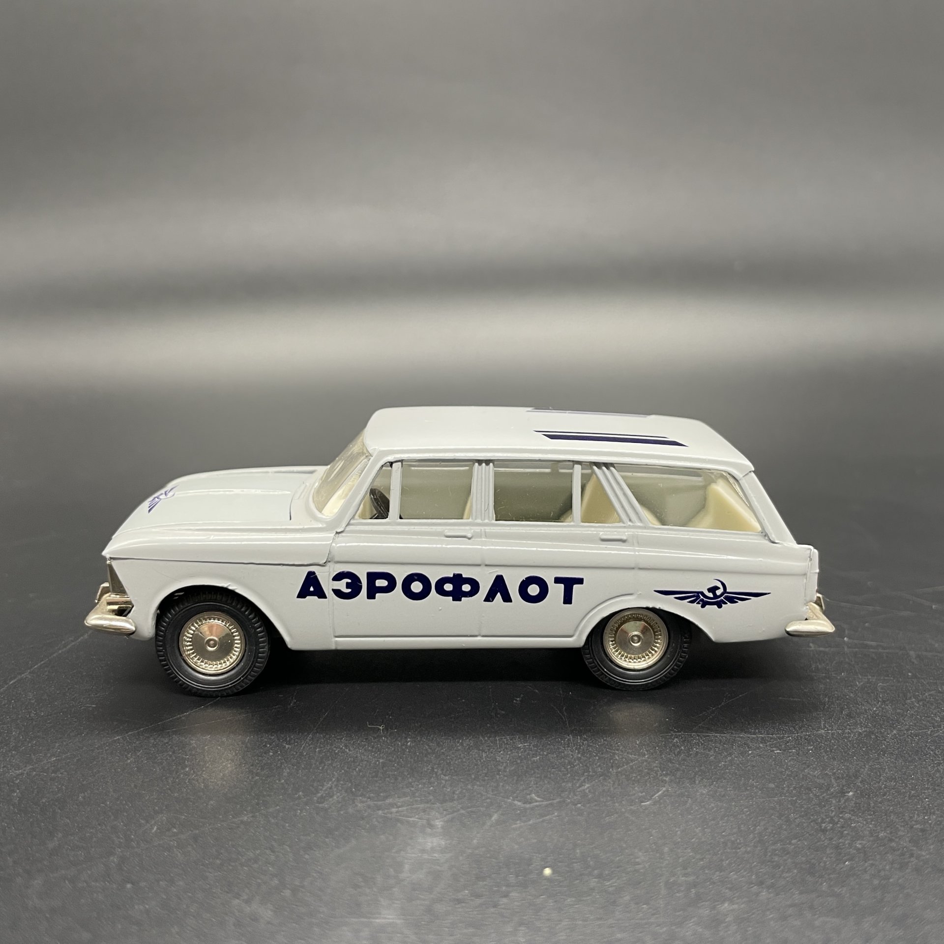 Модель автомобиля "Москвич-426" (Аэрофлот, серый) 1:43