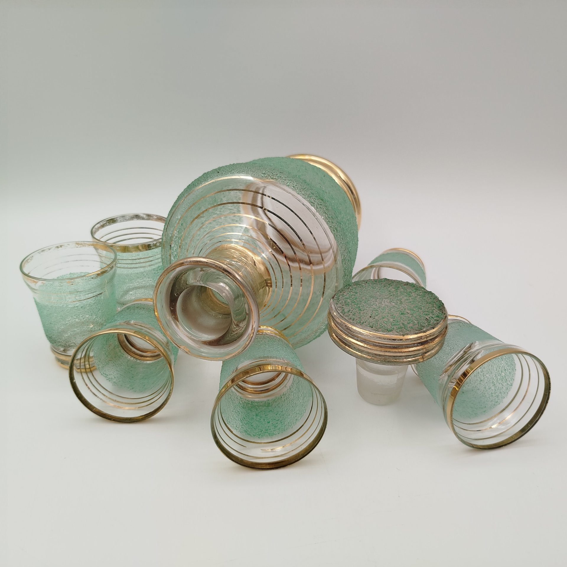 Набор для подачи крепких напитков на 6 персон, автор Н.А. Воинов, стекло, золочение, Завод «Красный Гигант», СССР, 1960-1980 гг., Завод «Красный Гигант»