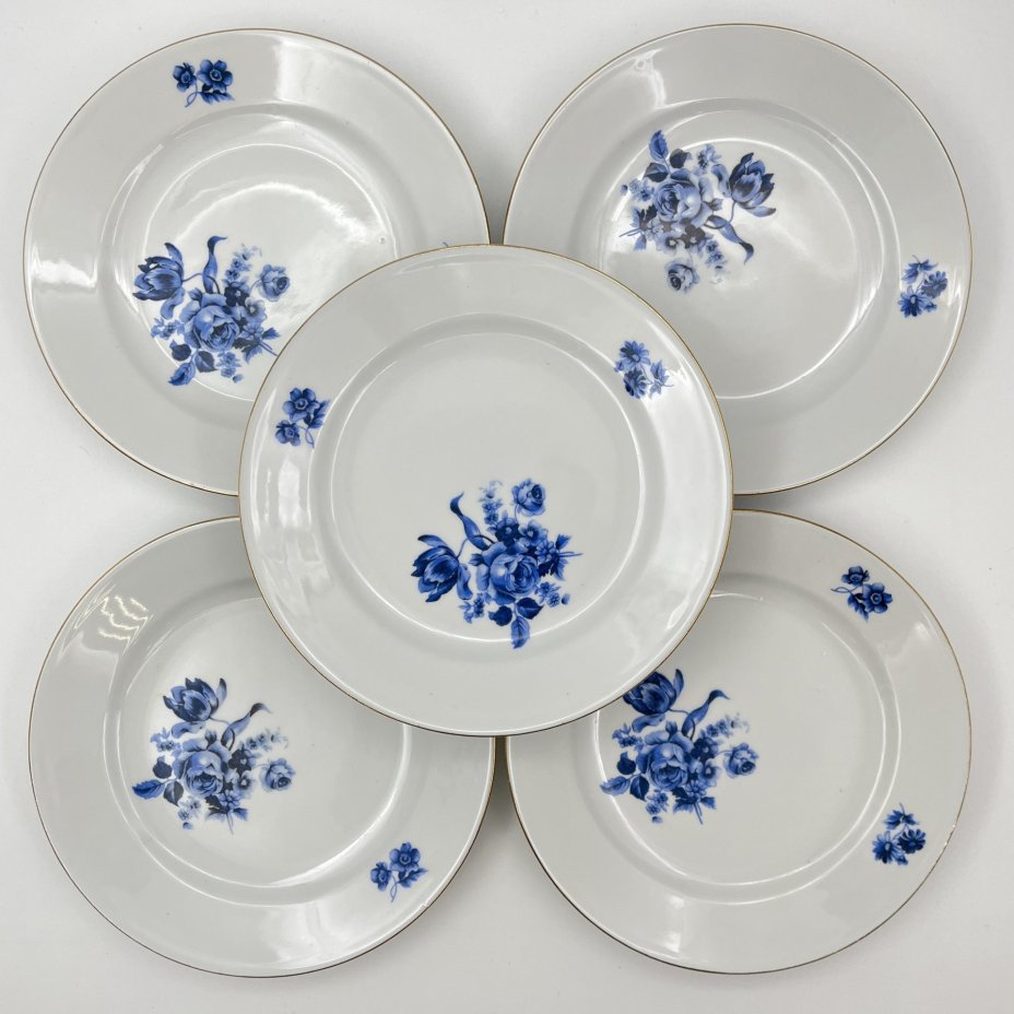 Набор из 5-ти пирожковых тарелок с декором в виде синих цветов, фарфор, деколь, золочение, Kahla, ГДР, 1968-1987 гг.