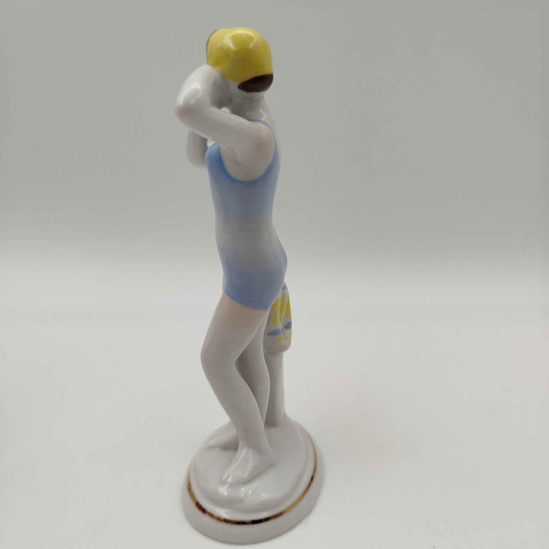 Статуэтка "Юная купальщица", скульптор Г.С. Столбова, художник Е.Н. Лупанова