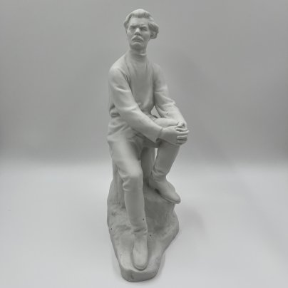 Статуэтка "Максим Горький", автор В.Г. Стамов, Ленинградский фарфоровый завод (ЛФЗ)