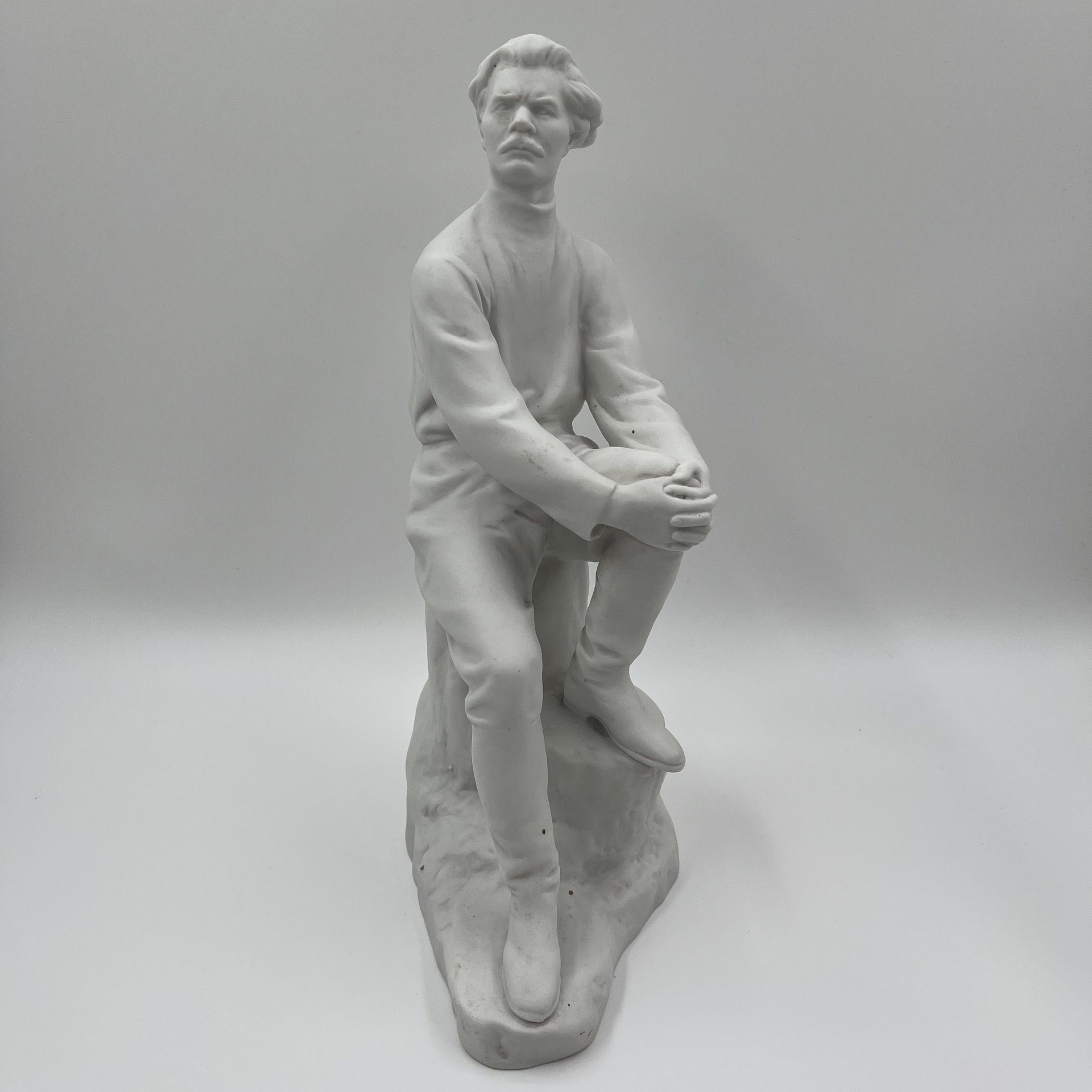 Статуэтка "Максим Горький", автор В.Г. Стамов, Ленинградский фарфоровый завод (ЛФЗ)