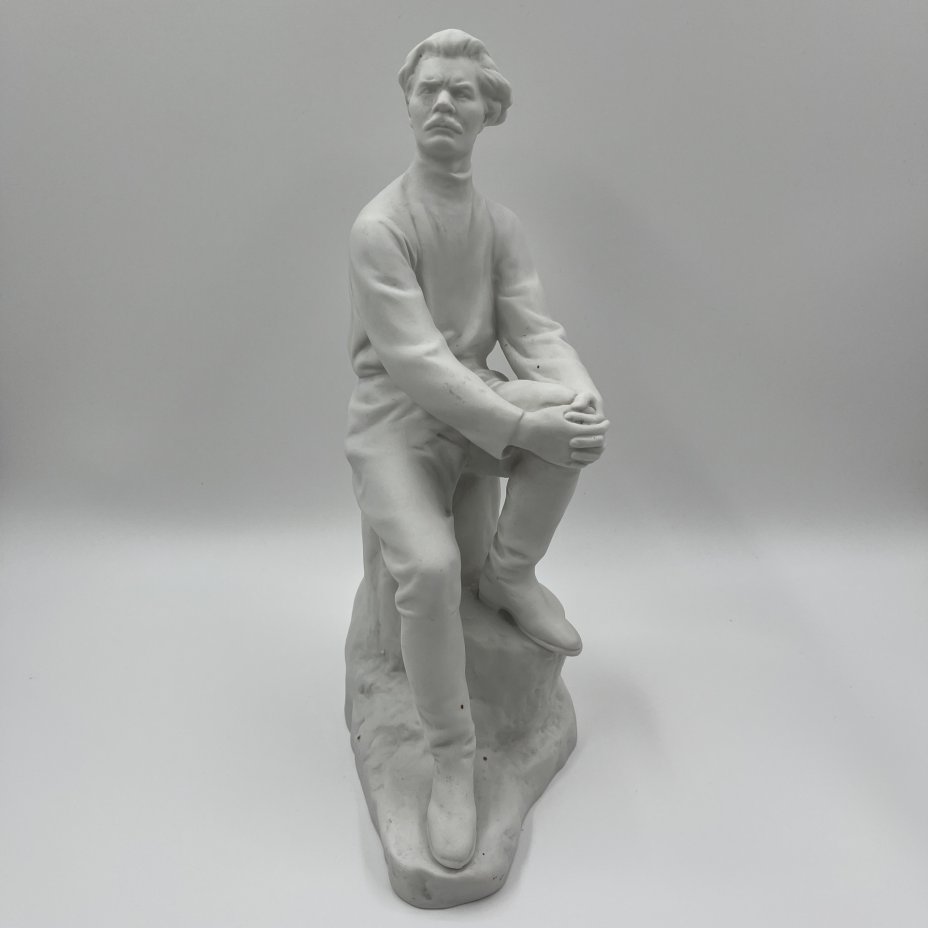 Статуэтка "Максим Горький", автор В.Г. Стамов, Ленинградский фарфоровый завод (ЛФЗ)