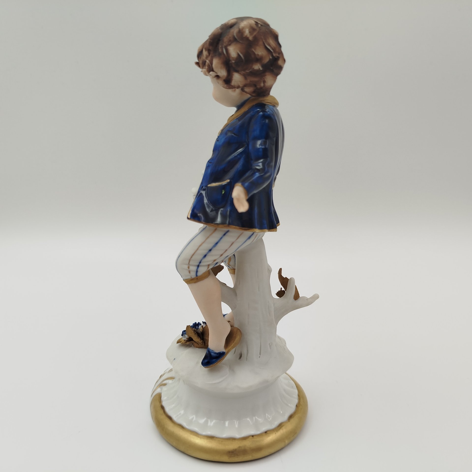 Статуэтка "На прогулке", автор Viеr Tasca, Capodimonte (Каподимонте)
