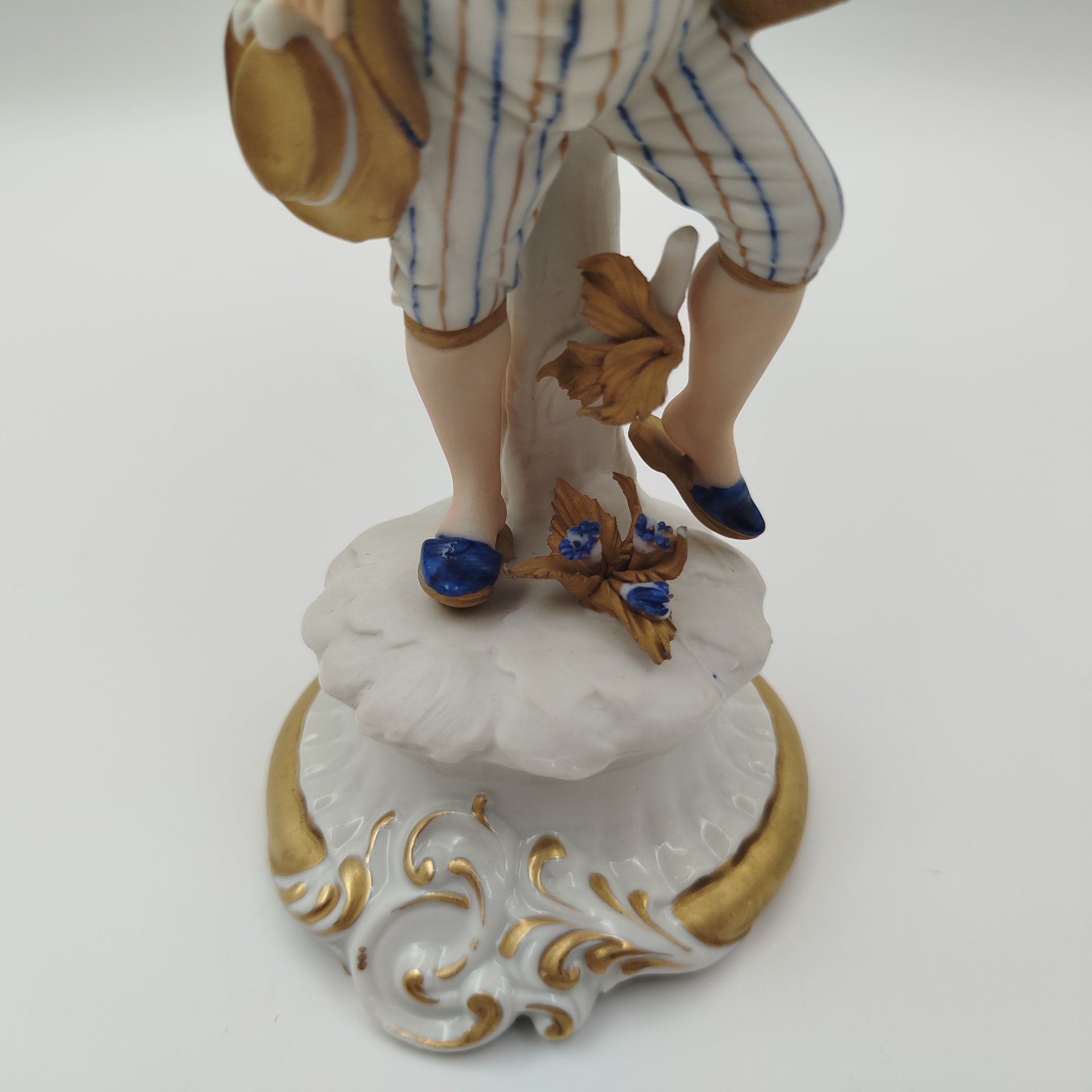Статуэтка "На прогулке", автор Viеr Tasca, Capodimonte (Каподимонте)