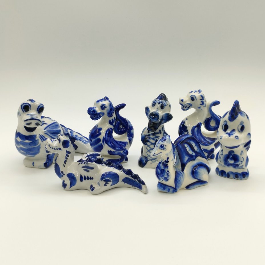 Набор из семи статуэток "Драконы", Гжель, фарфор, роспись, Россия, 1990-2010 гг.