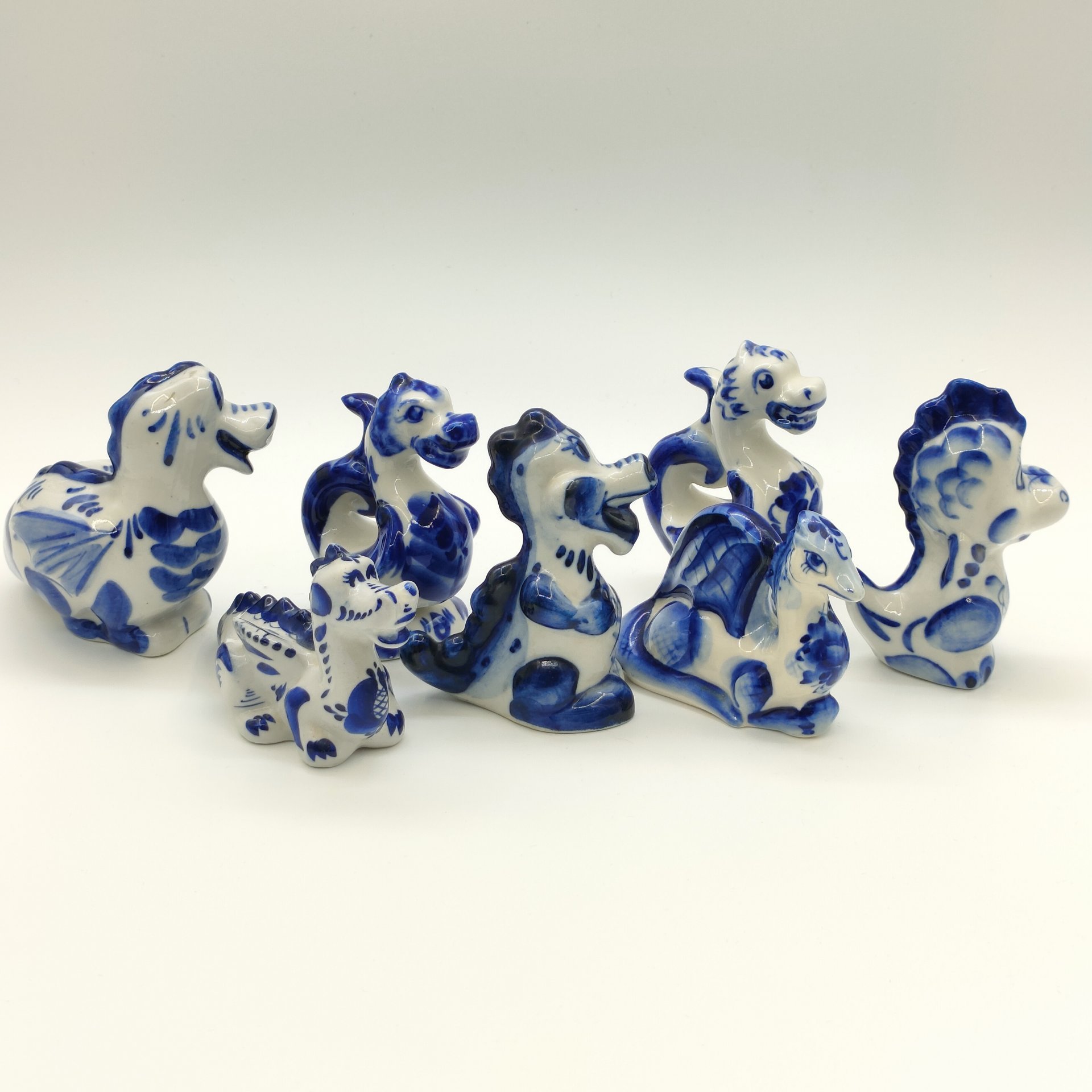 Набор из семи статуэток "Драконы", Гжель, фарфор, роспись, Россия, 1990-2010 гг.