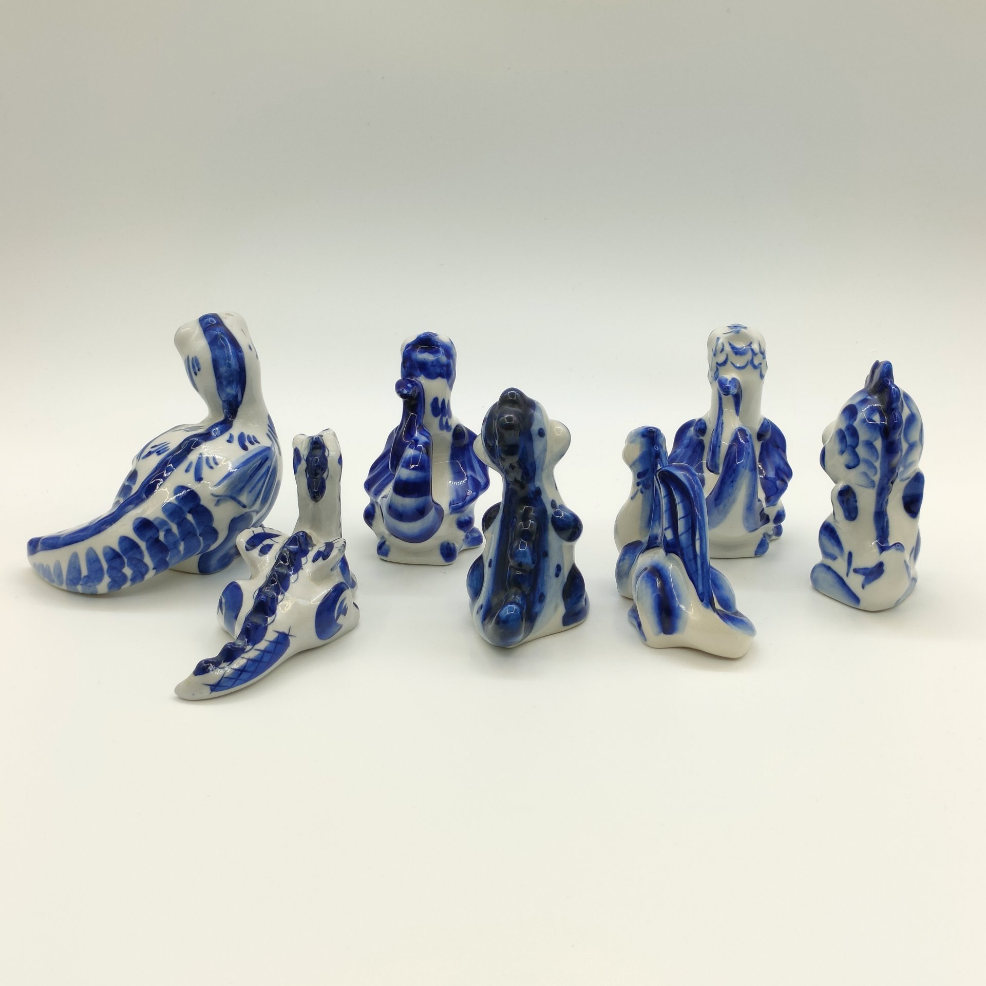Набор из семи статуэток "Драконы", Гжель, фарфор, роспись, Россия, 1990-2010 гг.