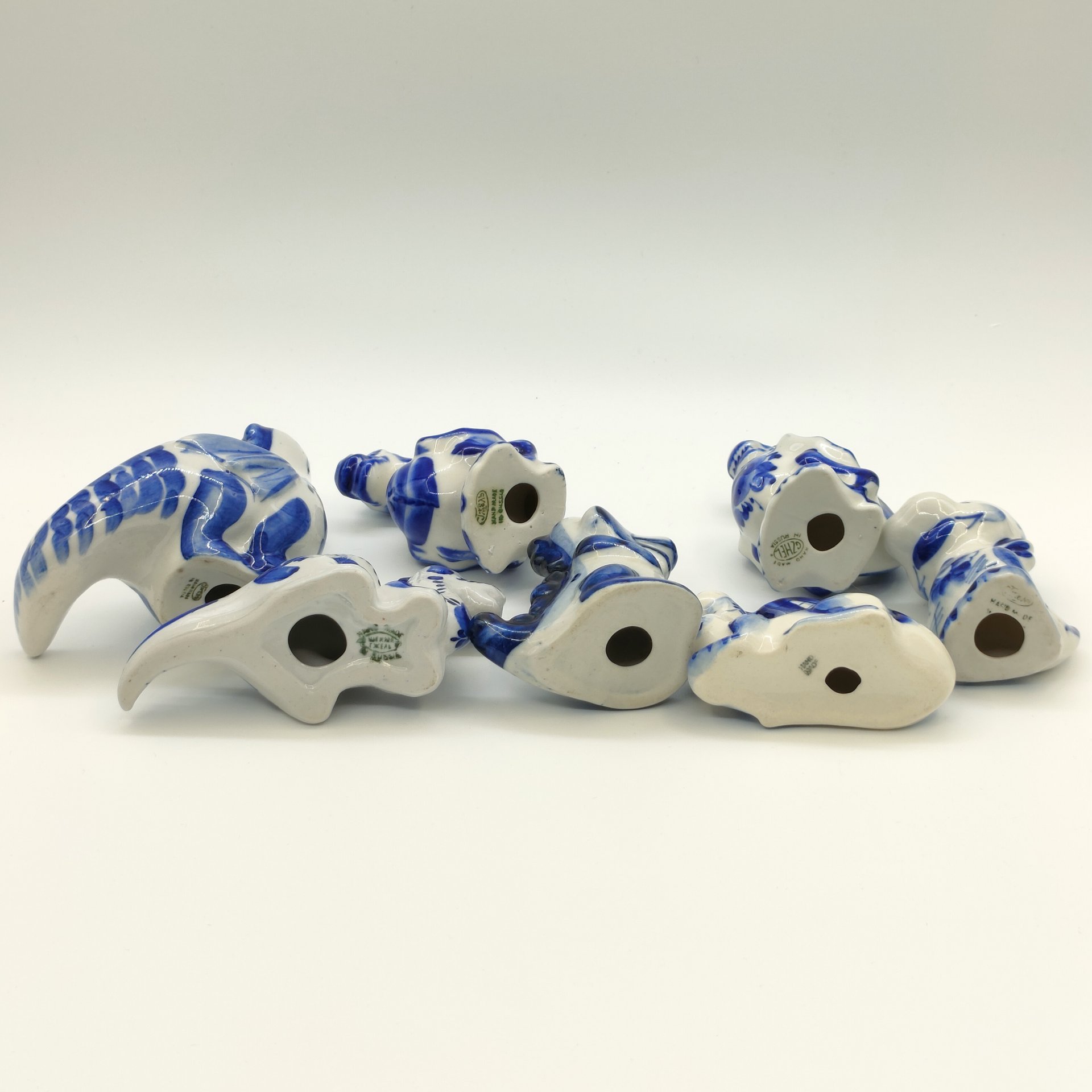 Набор из семи статуэток "Драконы", Гжель, фарфор, роспись, Россия, 1990-2010 гг.