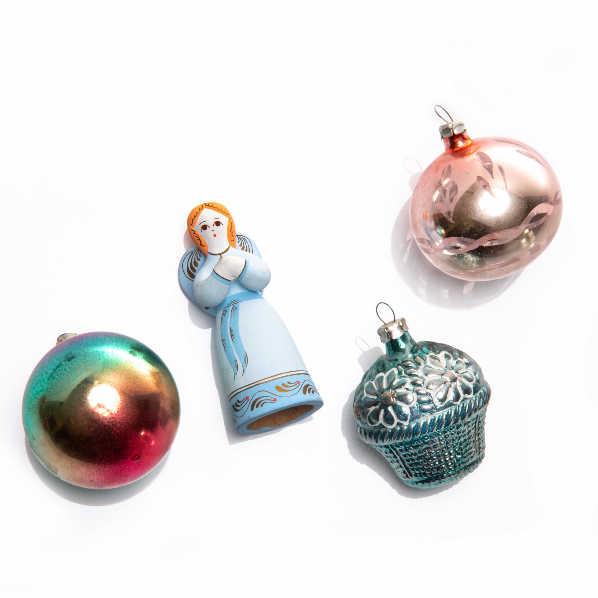 Набор из 3 винтажных елочных игрушек и статуэтки (Россия 2000-2015 гг.), стекло, металл, текстиль, керамика, СССР, 1950-1990 гг.