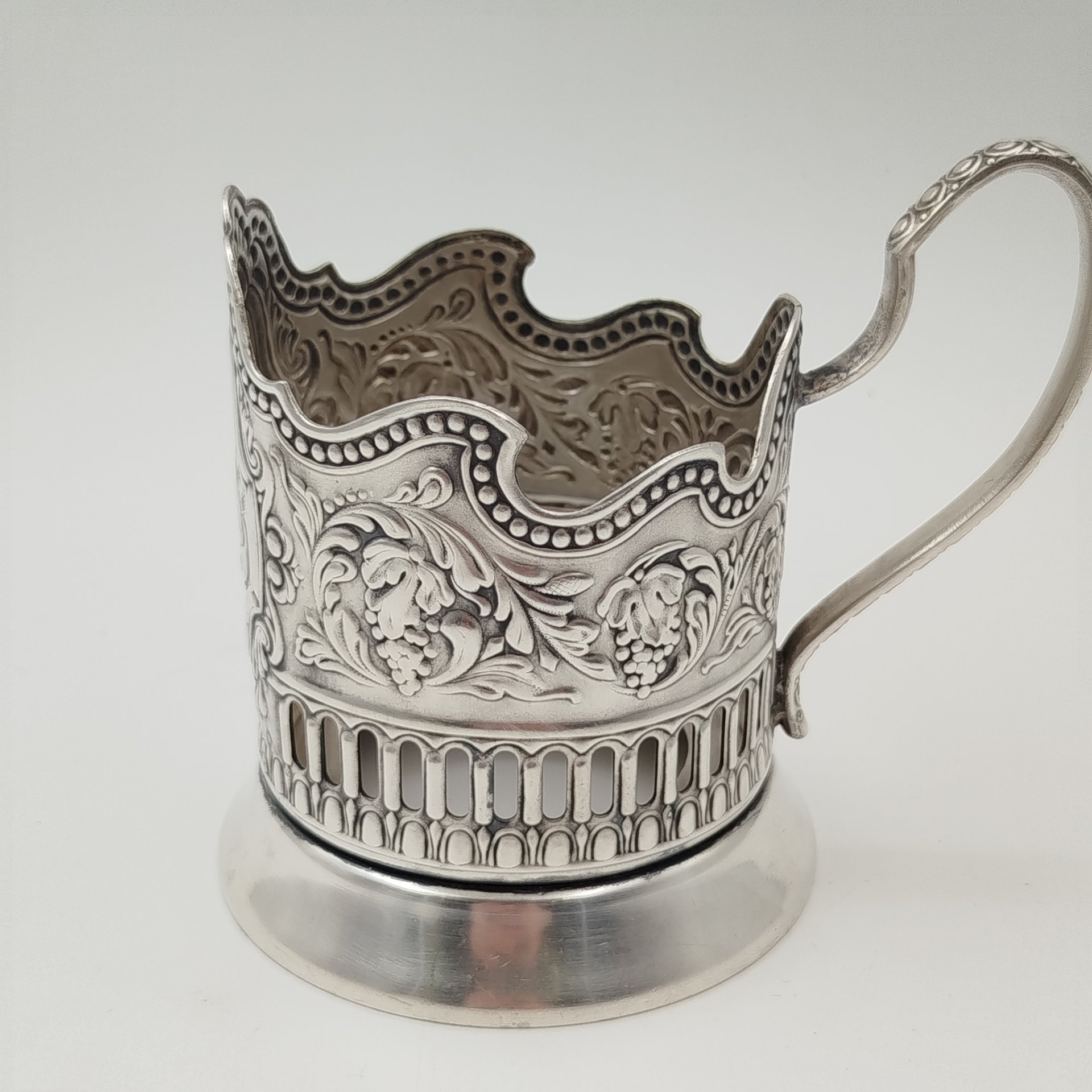 Подстаканник "Миру — мир!" с рельефным декором и прорезным орнаментом, мНЦ (медь-никель-цинк), Кольчугинский завод цветных металлов, СССР, 1960-1990 гг.