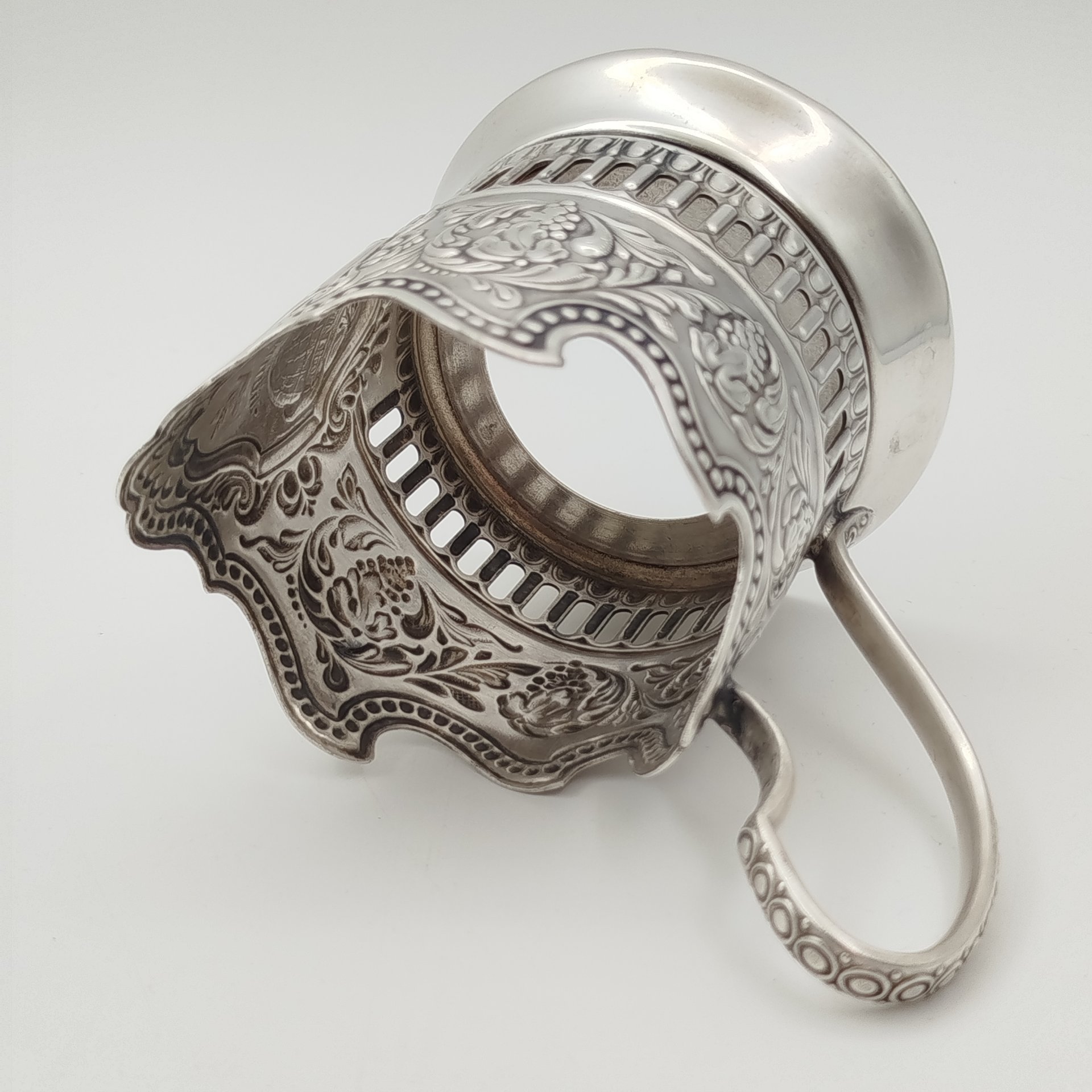 Подстаканник "Миру — мир!" с рельефным декором и прорезным орнаментом, мНЦ (медь-никель-цинк), Кольчугинский завод цветных металлов, СССР, 1960-1990 гг.