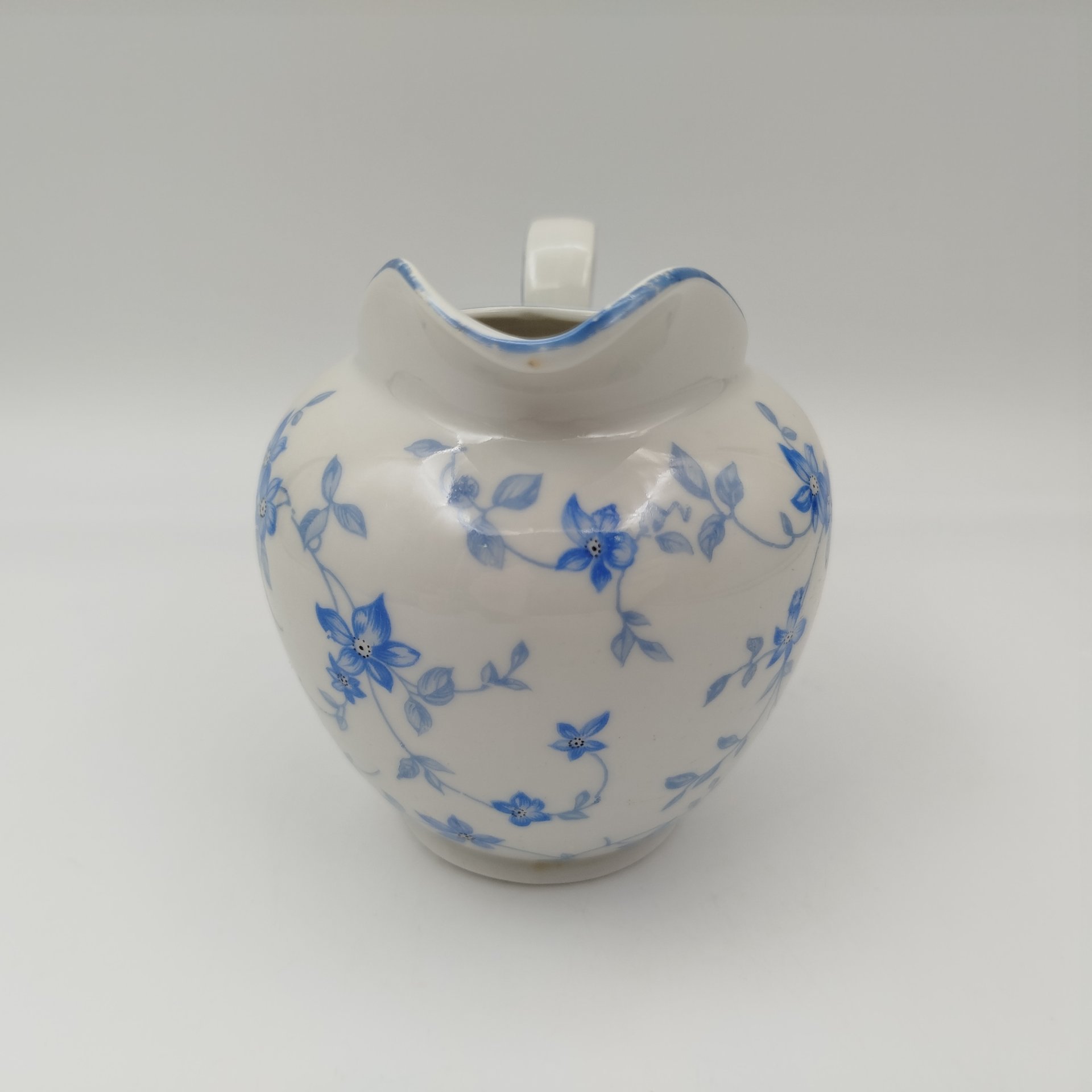 Молочник/сливочник, украшенный цветочным декором, фарфор, деколь, Kahla, Германия, 1937-1956 гг.