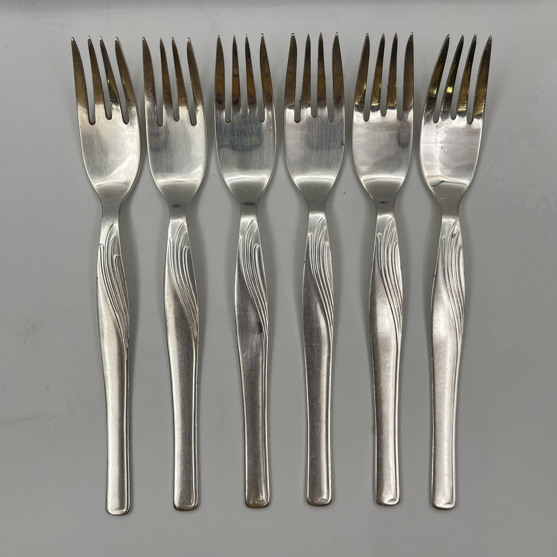 Набор столовых приборов (ножи, вилки, ложки и чайные ложки) на 6 персон, в оригинальной коробке