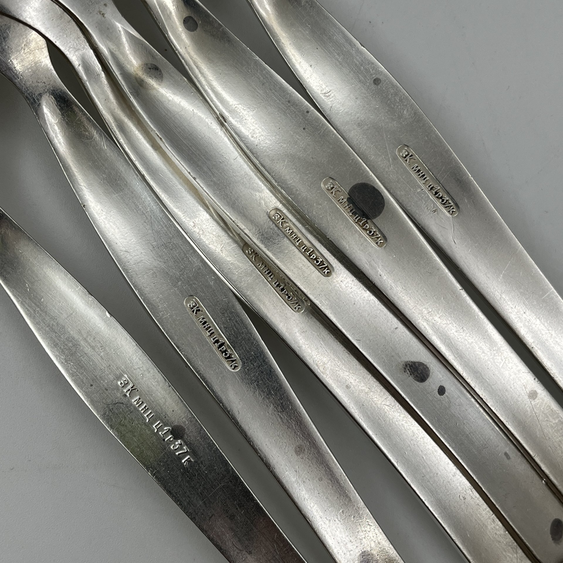 Набор столовых приборов (ножи, вилки, ложки и чайные ложки) на 6 персон, в оригинальной коробке