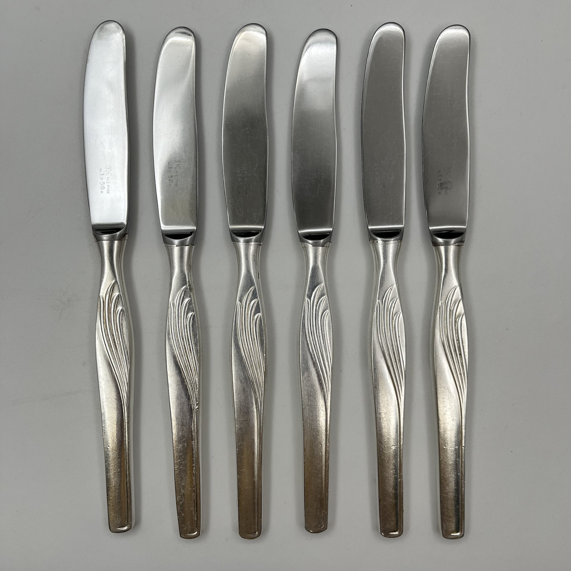 Набор столовых приборов (ножи, вилки, ложки и чайные ложки) на 6 персон, в оригинальной коробке