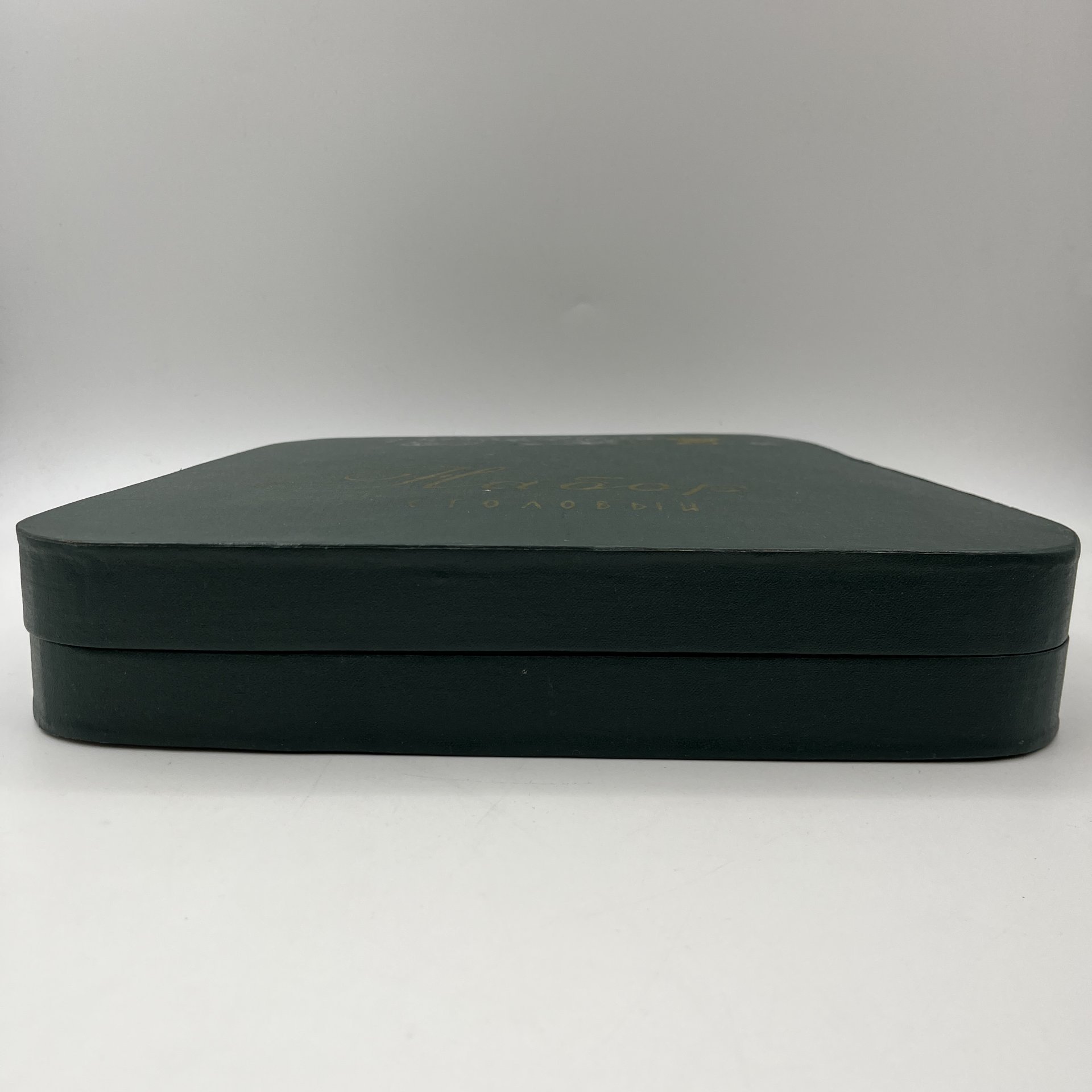 Набор столовых приборов (ножи, вилки, ложки и чайные ложки) на 6 персон, в оригинальной коробке