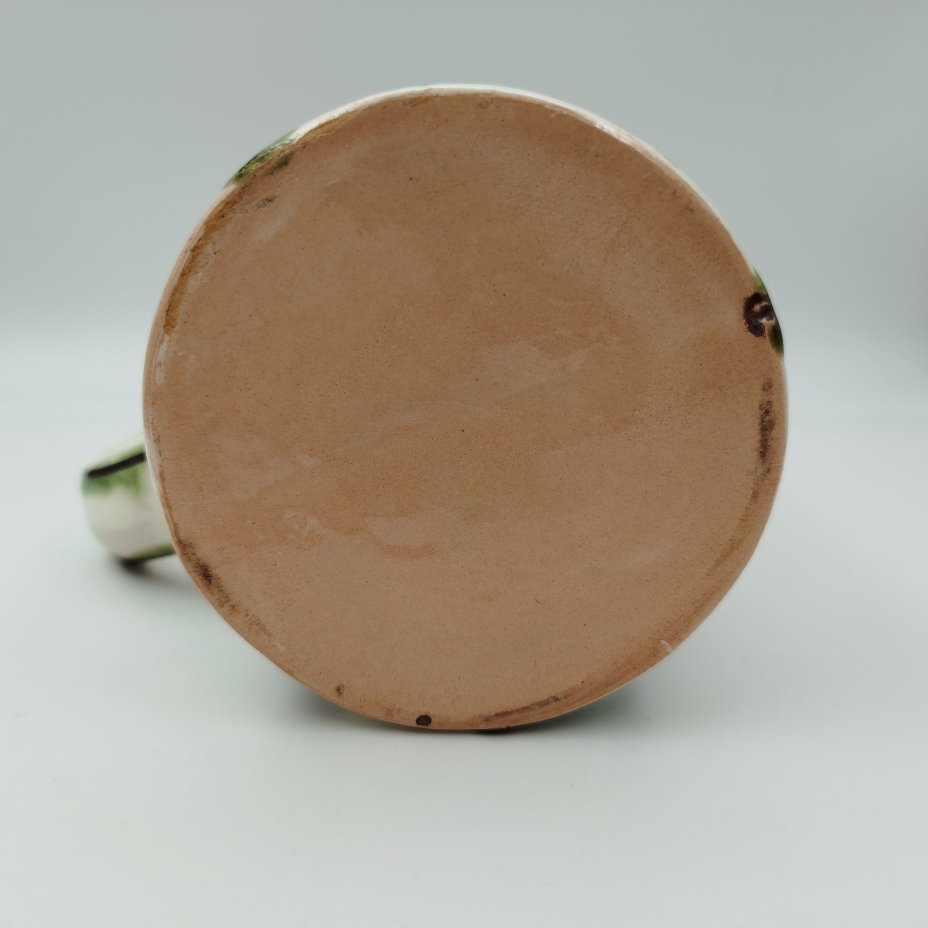 Кружка с растительным декором, авторы В.С. и Н.Е. Проторьевы (предположительно), керамика, роспись, Васильковский майоликовый завод, СССР, 1950-1970 гг.