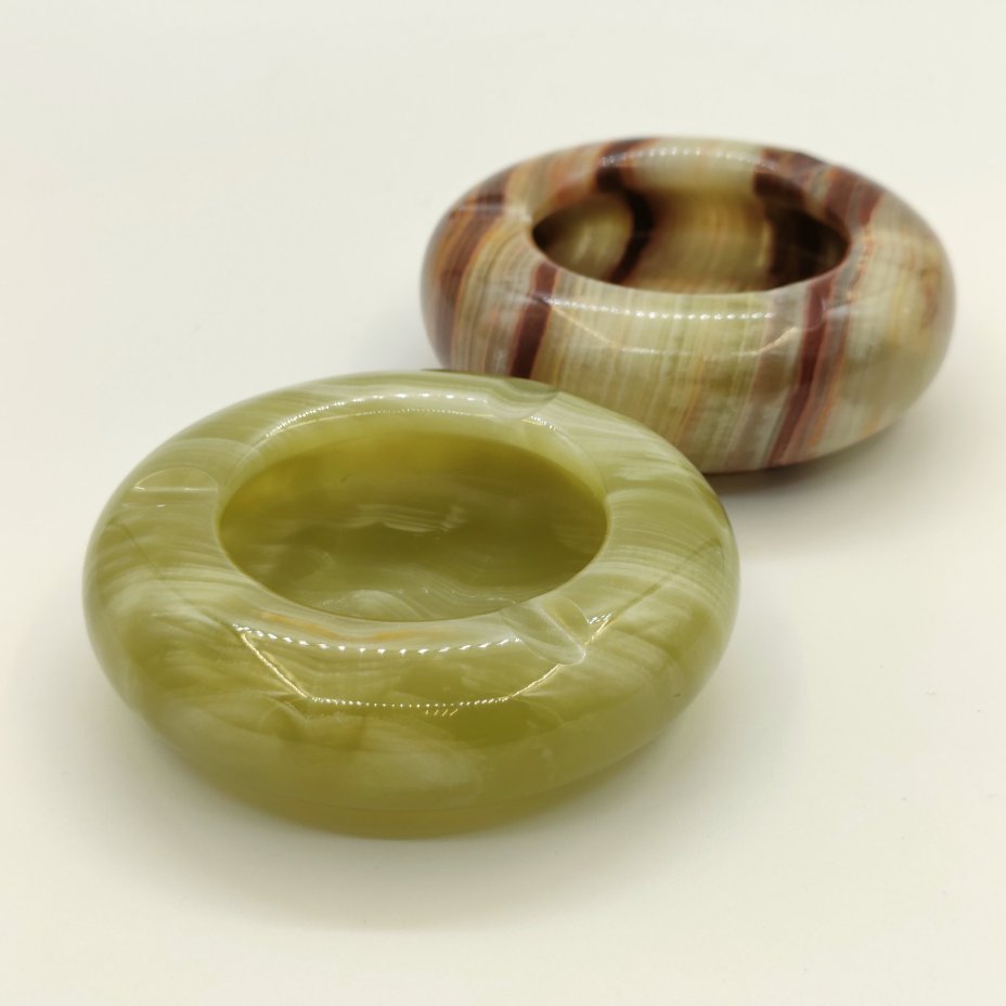 Пара пепельниц круглой формы зеленовато-коричневого цвета, оникс, резьба