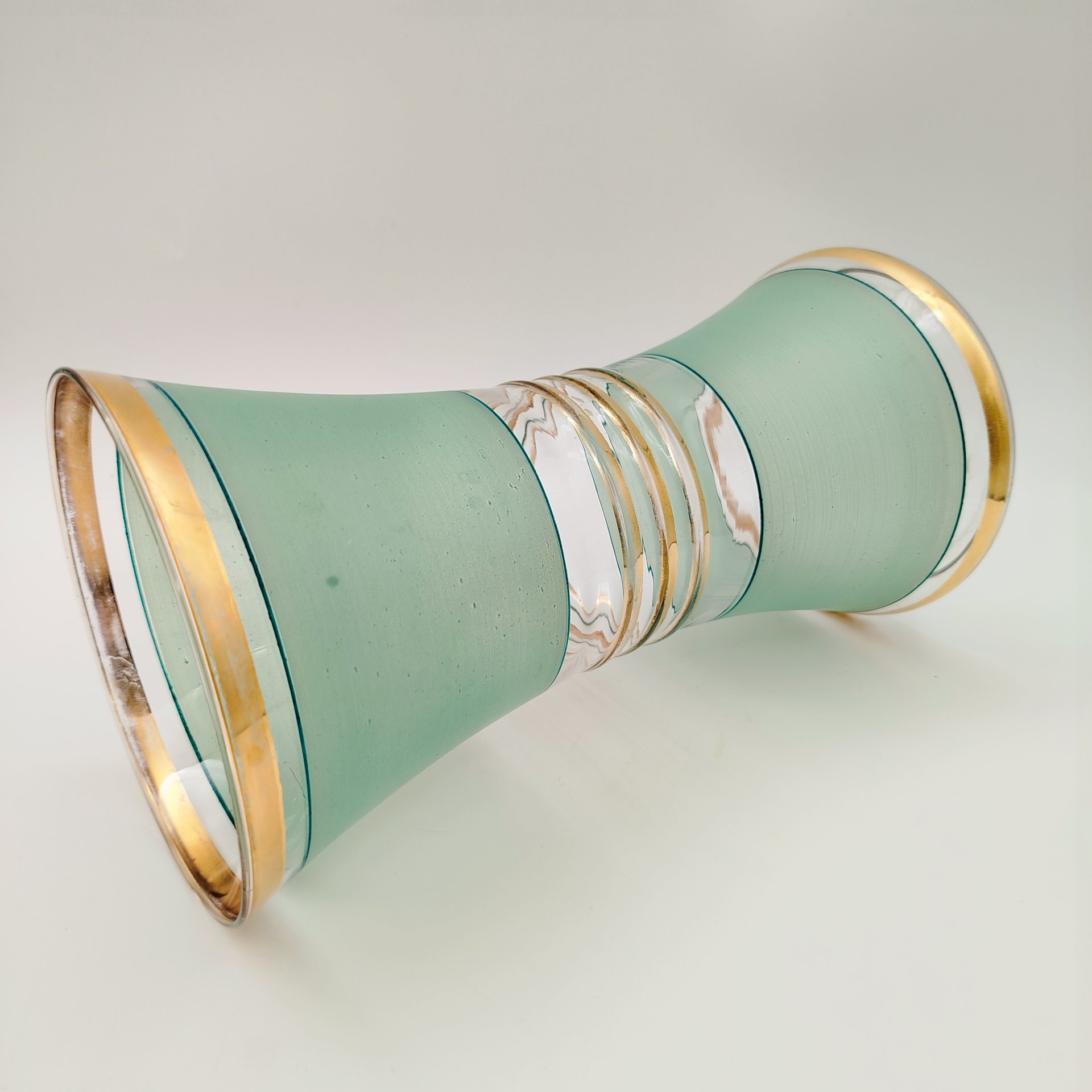 Ваза для цветов мятного оттенка, стекло, краска, золочение, Bohemia Crystal (Bohemia Glass), Чехословакия, 1960-1980 гг.
