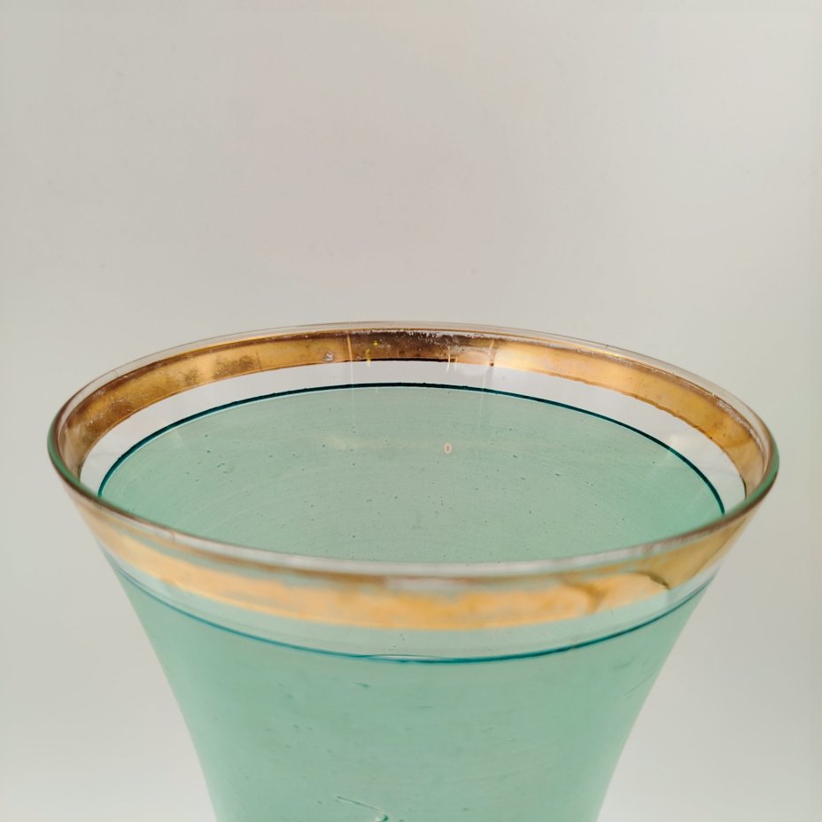 Ваза для цветов мятного оттенка, стекло, краска, золочение, Bohemia Crystal (Bohemia Glass), Чехословакия, 1960-1980 гг.