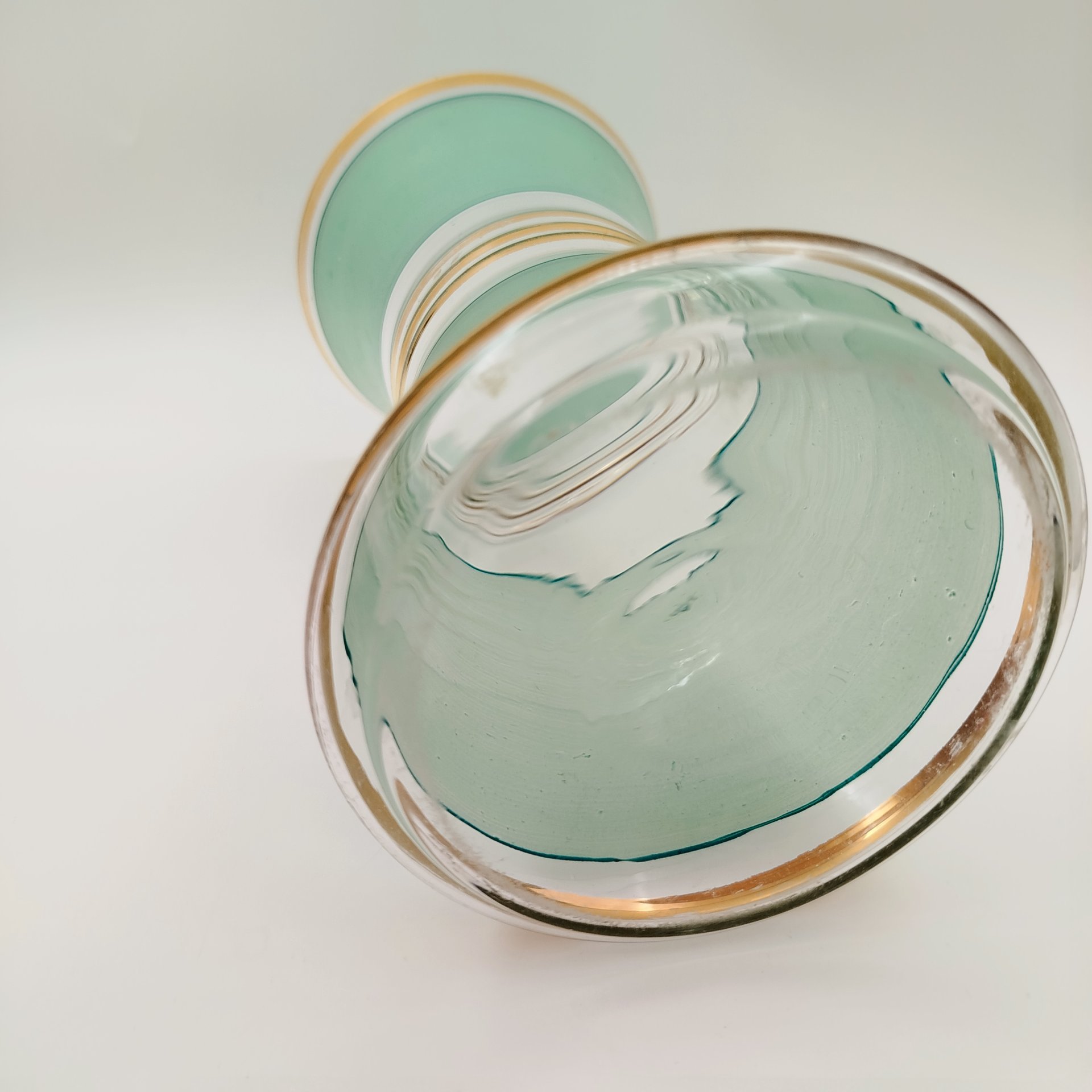 Ваза для цветов мятного оттенка, стекло, краска, золочение, Bohemia Crystal (Bohemia Glass), Чехословакия, 1960-1980 гг.