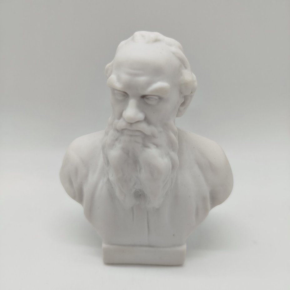 Бюст Л.Н. Толстого, скульптор В.И. Сычев, Ленинградский завод фарфоровых изделий (ЛЗФИ)