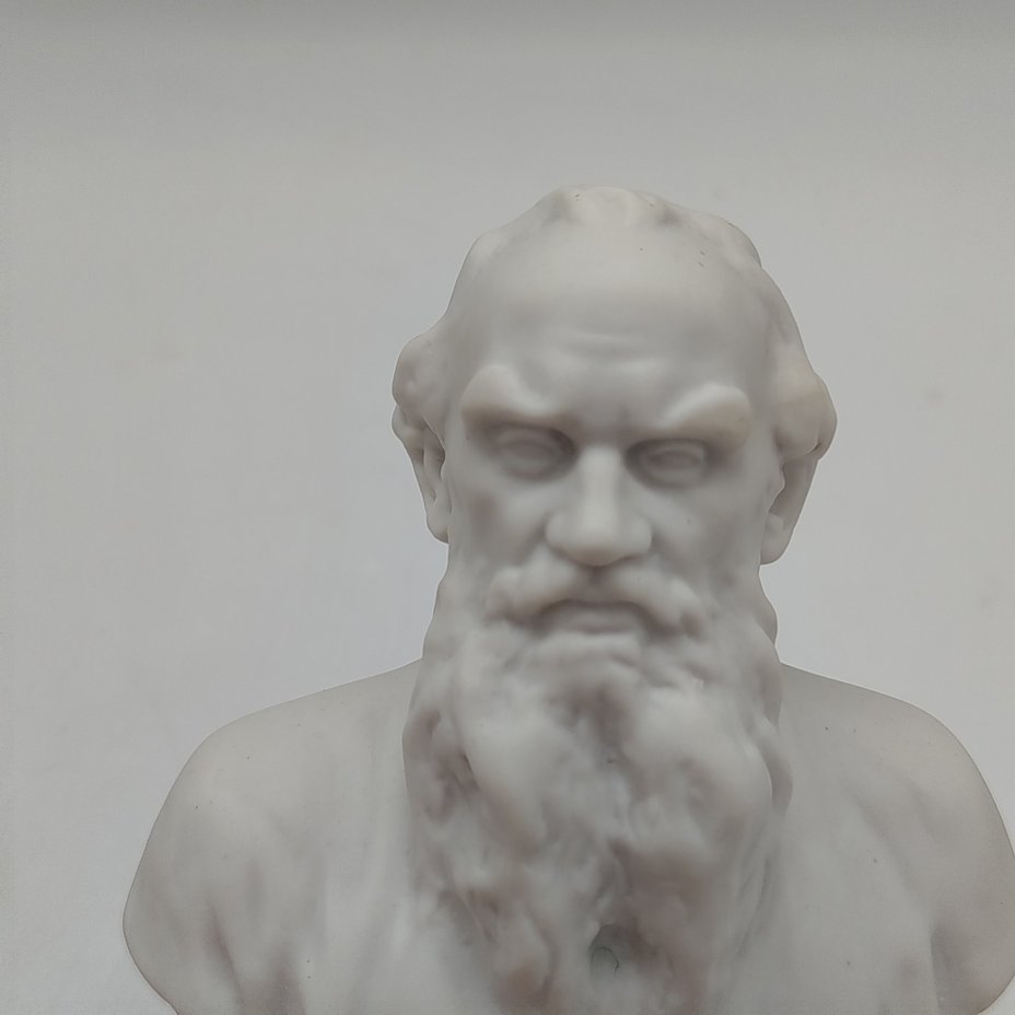 Бюст Л.Н. Толстого, скульптор В.И. Сычев, Ленинградский завод фарфоровых изделий (ЛЗФИ)