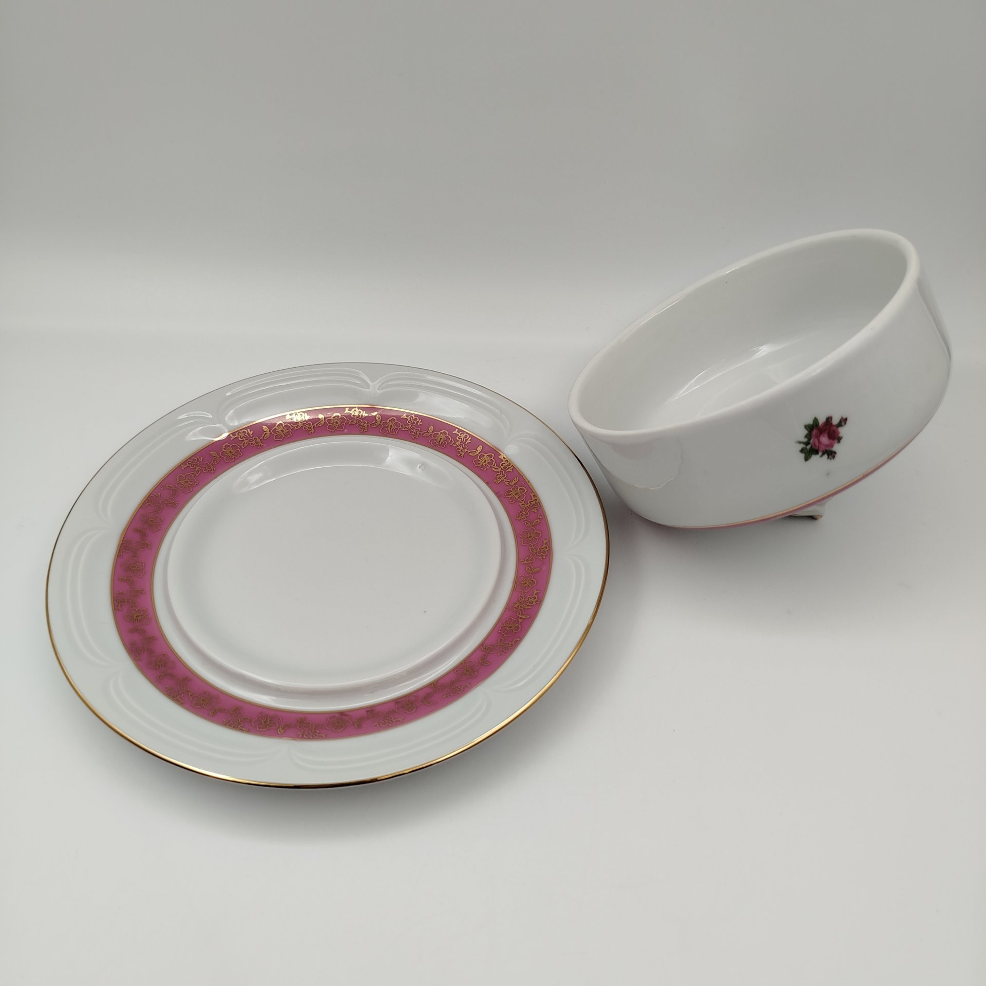 Маслёнка, украшенная изображением роз, фарфор, люстр, деколь, золочение, Spezial Eisenberg Porzellan (SEP), ГДР, 1960-1980 гг.