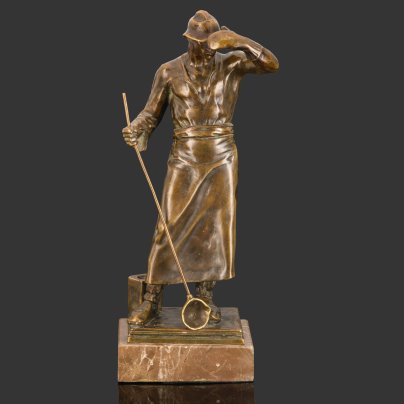 Скульптура "Литейщик железа", автор Герхард Яненш (Gerhard Adolf Janensch), художественная лаборатория Владислава Мечника, бронза, камень, Польша, 1950-1960 гг.