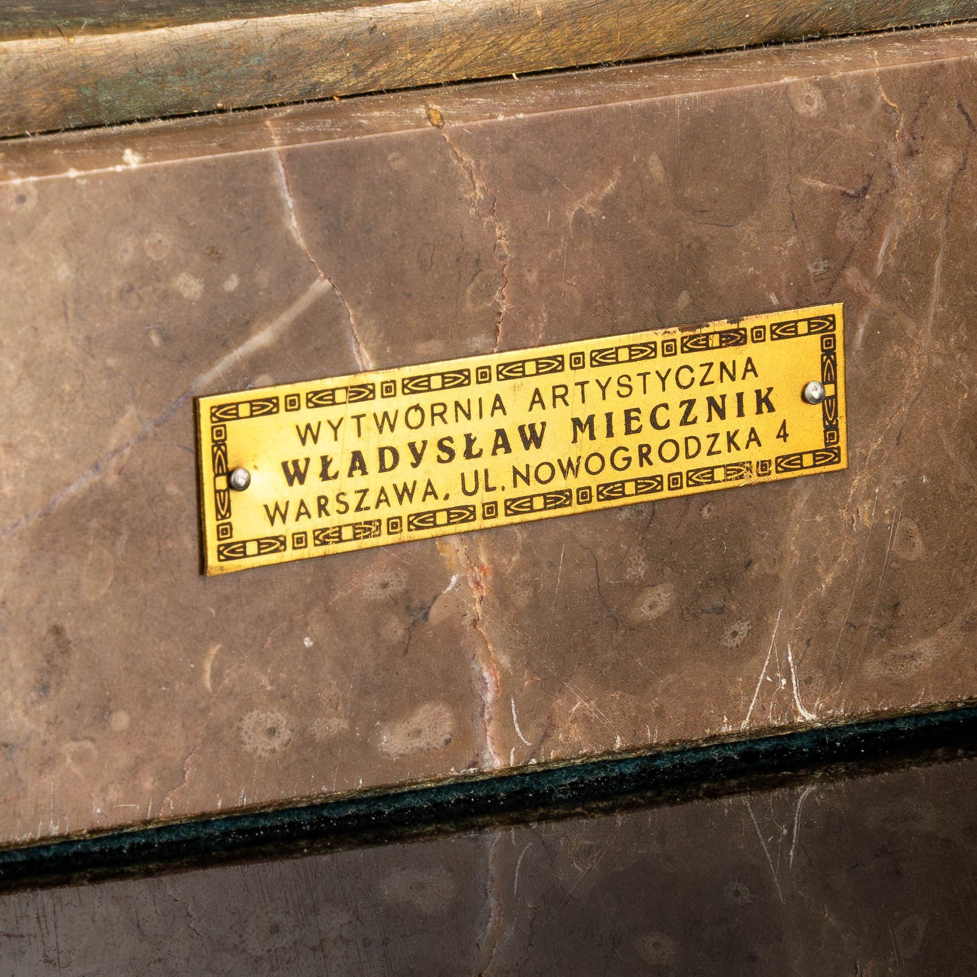 Скульптура "Литейщик железа", автор Герхард Яненш (Gerhard Adolf Janensch), художественная лаборатория Владислава Мечника, бронза, камень, Польша, 1950-1960 гг.