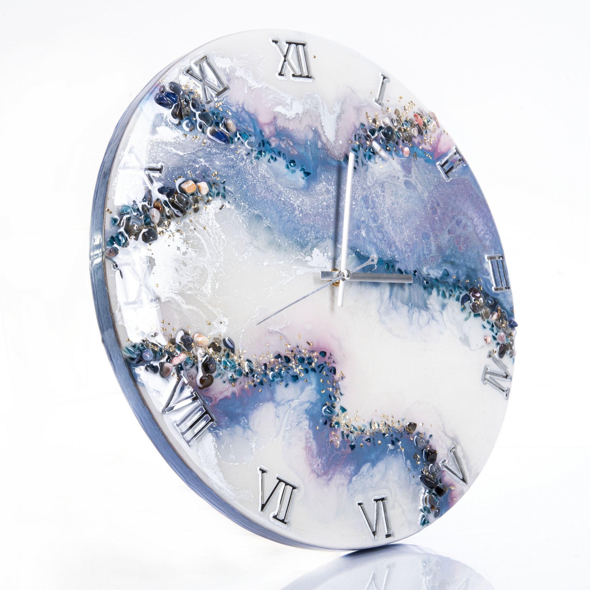 Часы настенные "Нежность", авторская ручная работа в технике Resin Art, Глянцевое 3D покрытие, натуральный камень, металл, Россия, 2021 г.