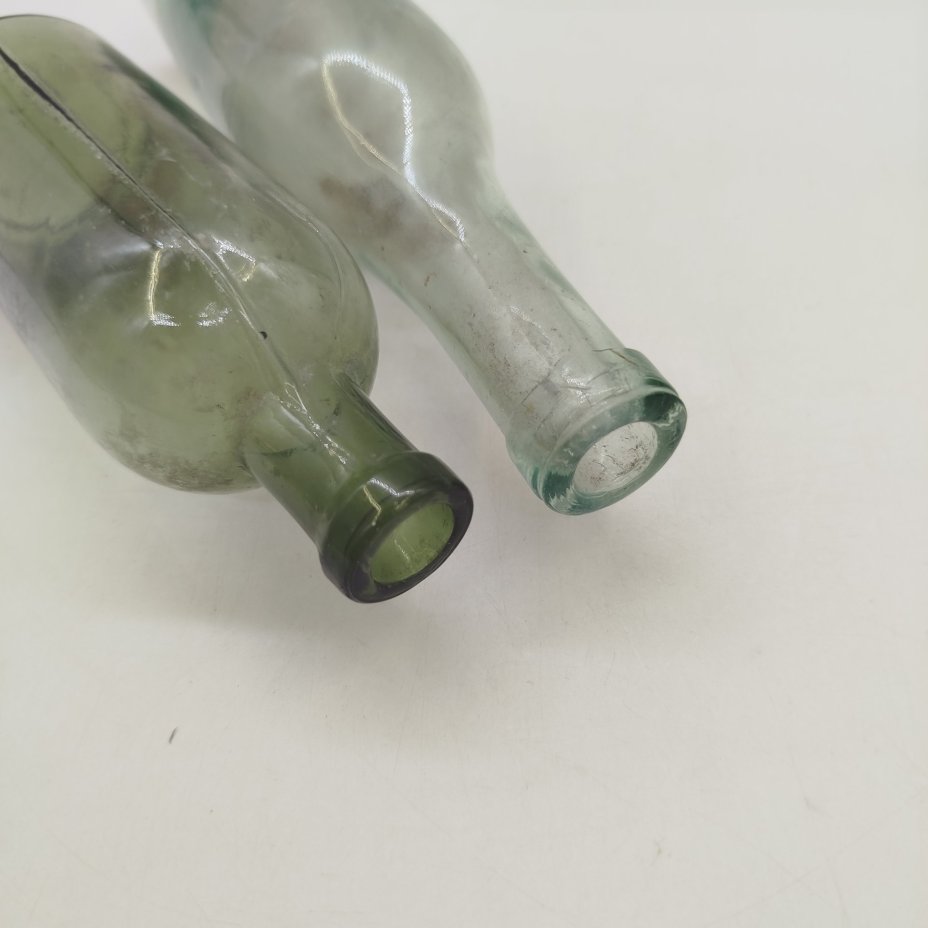 Набор из двух аптечных бутылок