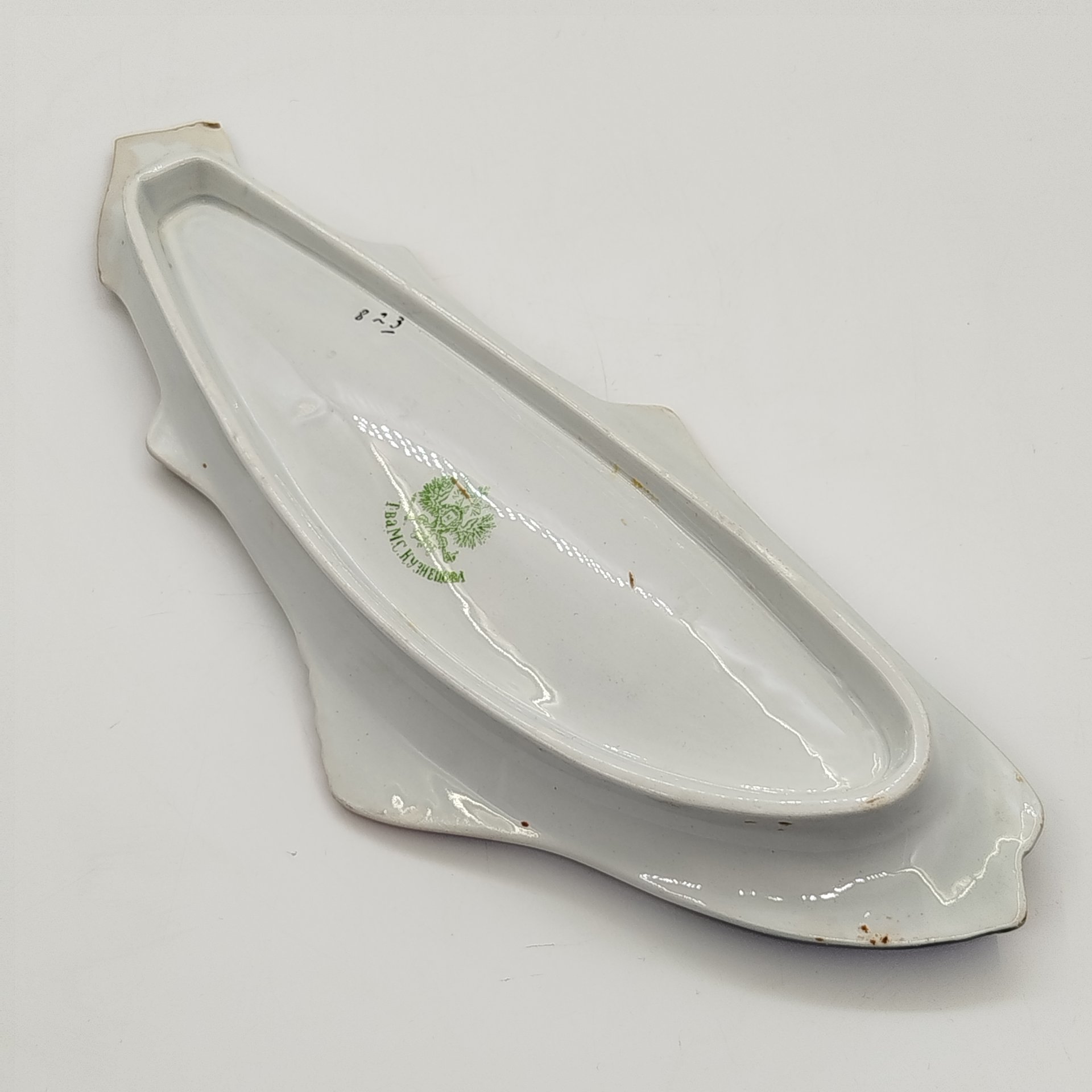 Блюдо сервировочное "Рыба", фаянс, Товарищество М.С. Кузнецова, Российская империя, 1889-1917 гг.